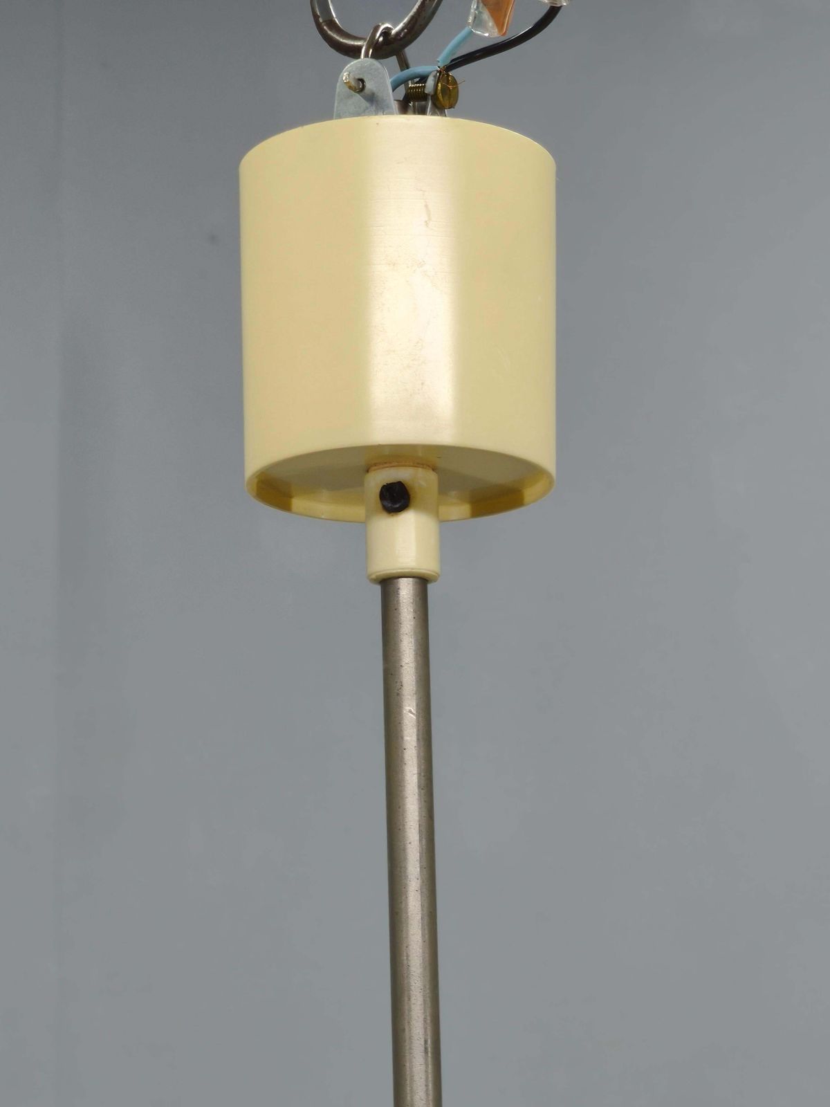 Tsjechoslowaakse geribbelde opaline glazen hanglamp, jaren 1970 photo 150.0