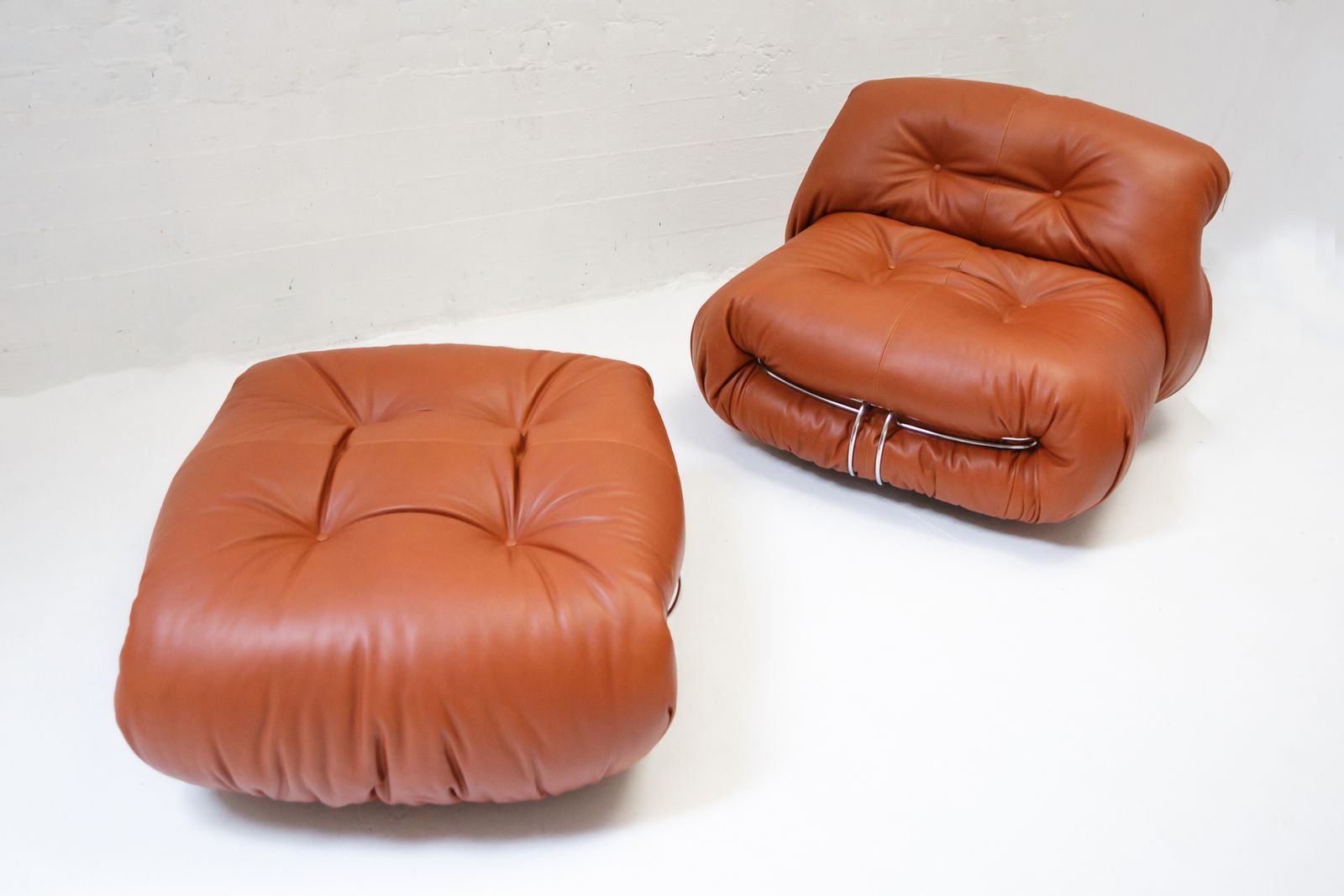 photo furniture Afra & Tobia Scarpa ‘Soriana’  Chair With Ottoman