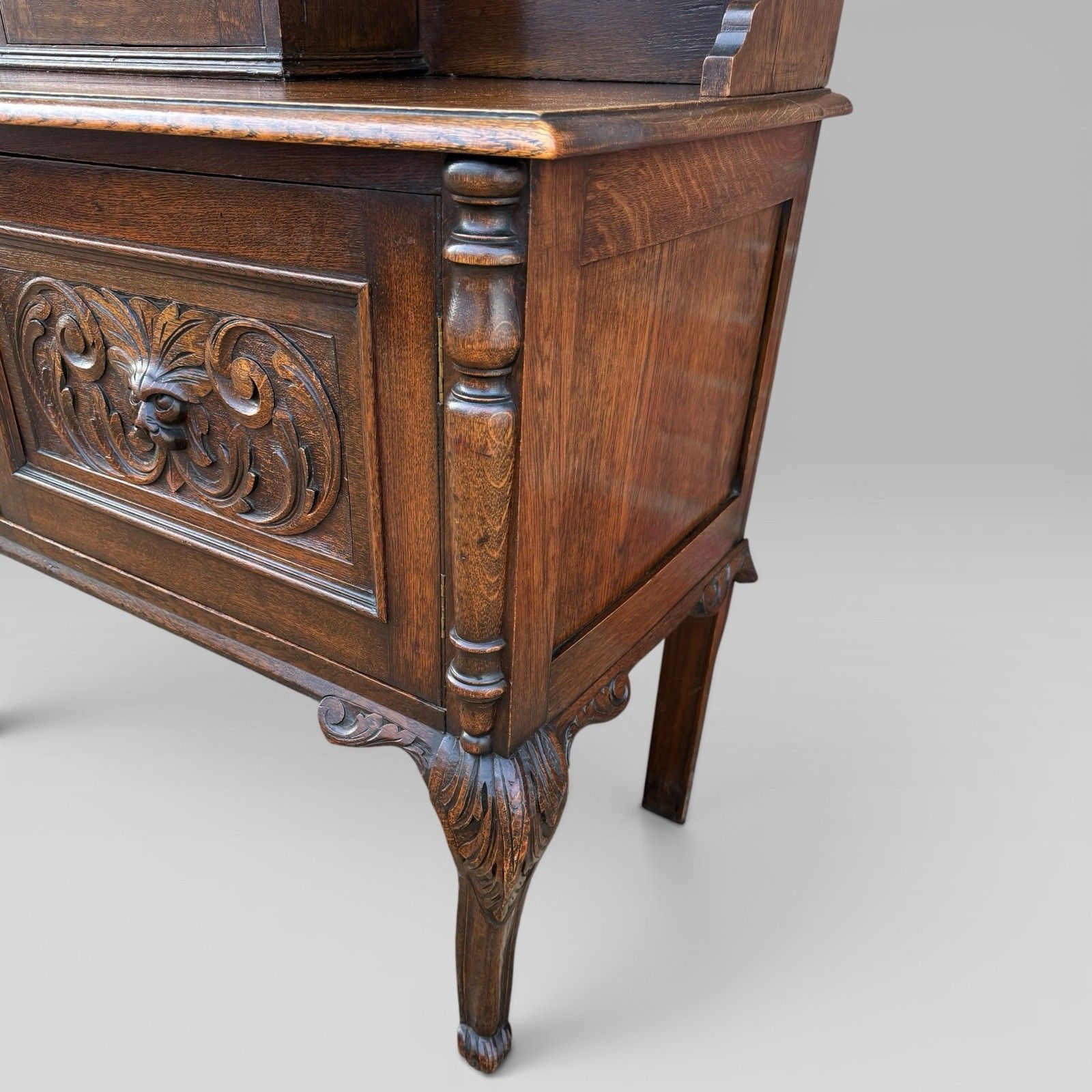 Antique Late Victorian Oak Bowfront Dresser Green Man Carvings Cabriole Legs photo vintage