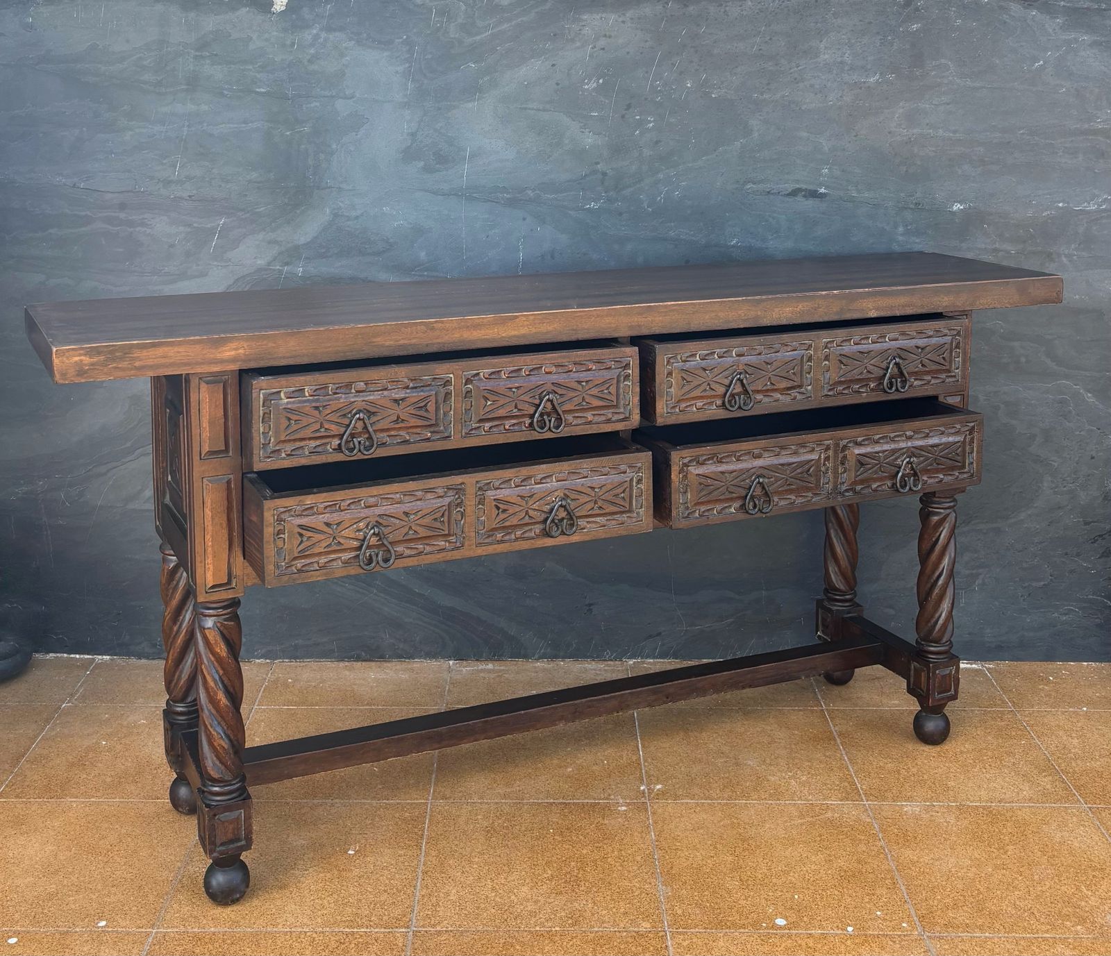 Spaanse Renaissance-stijl consoletafel met spiraalvormig gedraaide poten, jaren 1920 photo buy
