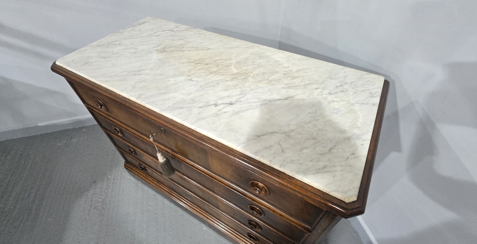 photo vinterior Superb French Walnut Commode Chest Of Drawers