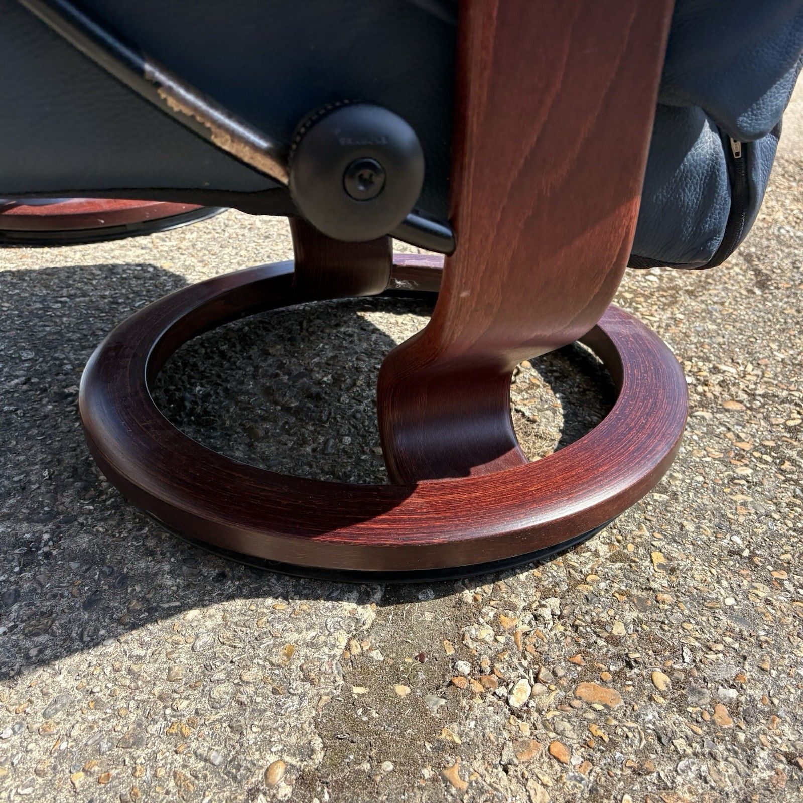Pair Blue Leather Ekornes Stressless Windsor Teak Frame Recliner Chairs & Stool photo vinterior