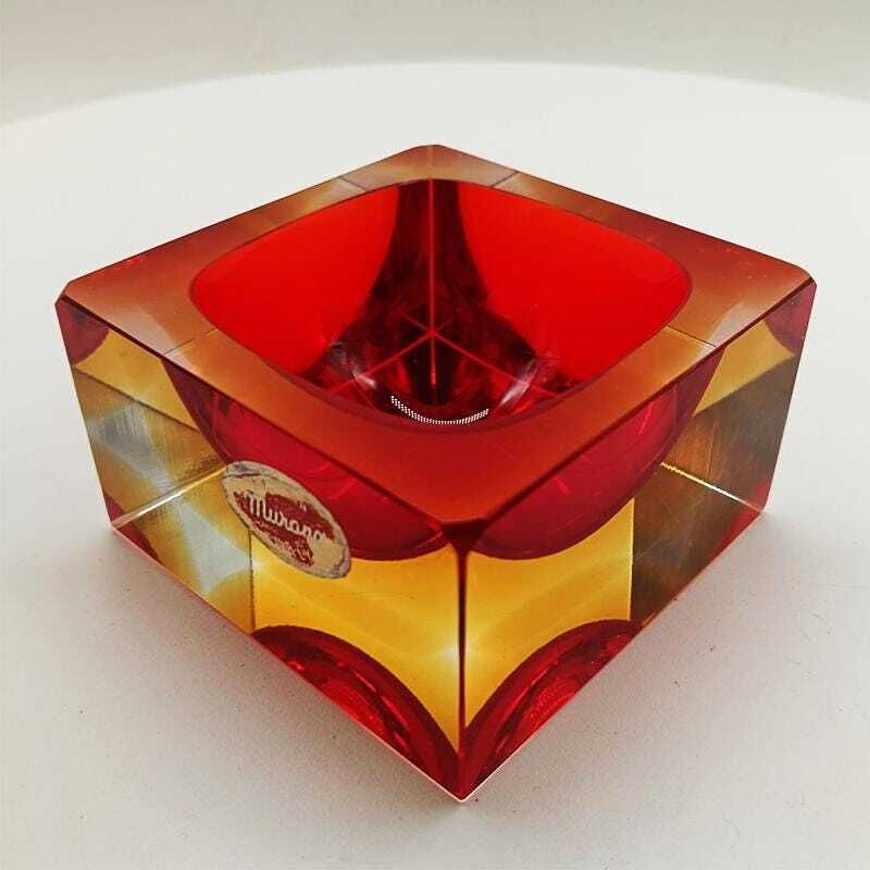 1960s Stunning Handcrafted Square Ashtray Or Catch All In Murano Glass By Flavio Poli For Seguso. photo vinterior