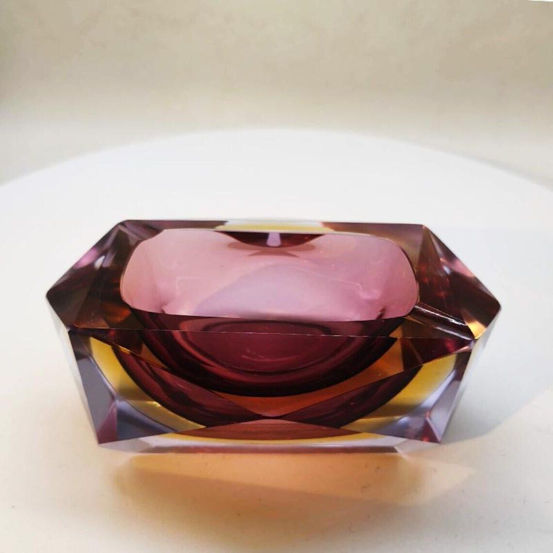 1960s Rare Purple Rectangular Multifaceted Ashtray Or Catch All In Murano Glass By Flavio Poli For Seguso. Made In Italy. photo vinterior