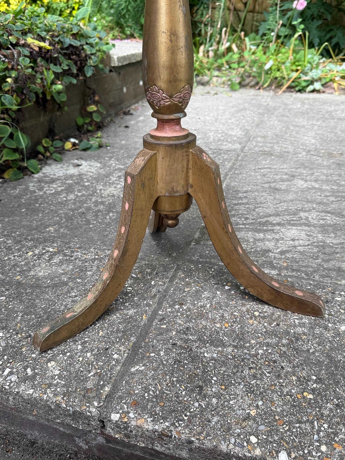 photo vinterior Rare Vintage 1970s Pink And Gold Pedestal Planter Antique Style Jardiniere Stand