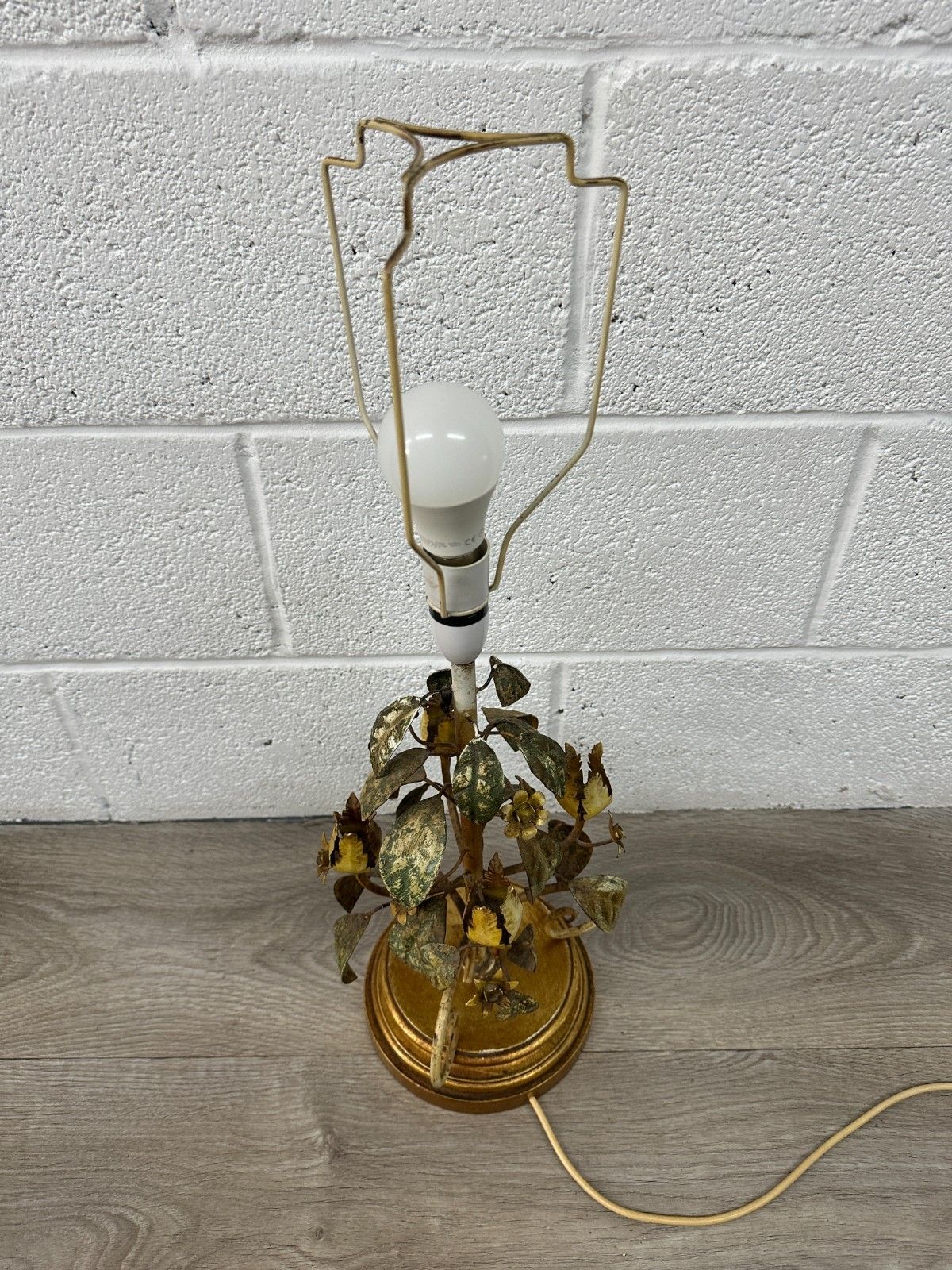 Lighting Vintage Italian Tole Floral Leaf Table Lamp W/ Gilt Base Metal Mid Century Mcm photo