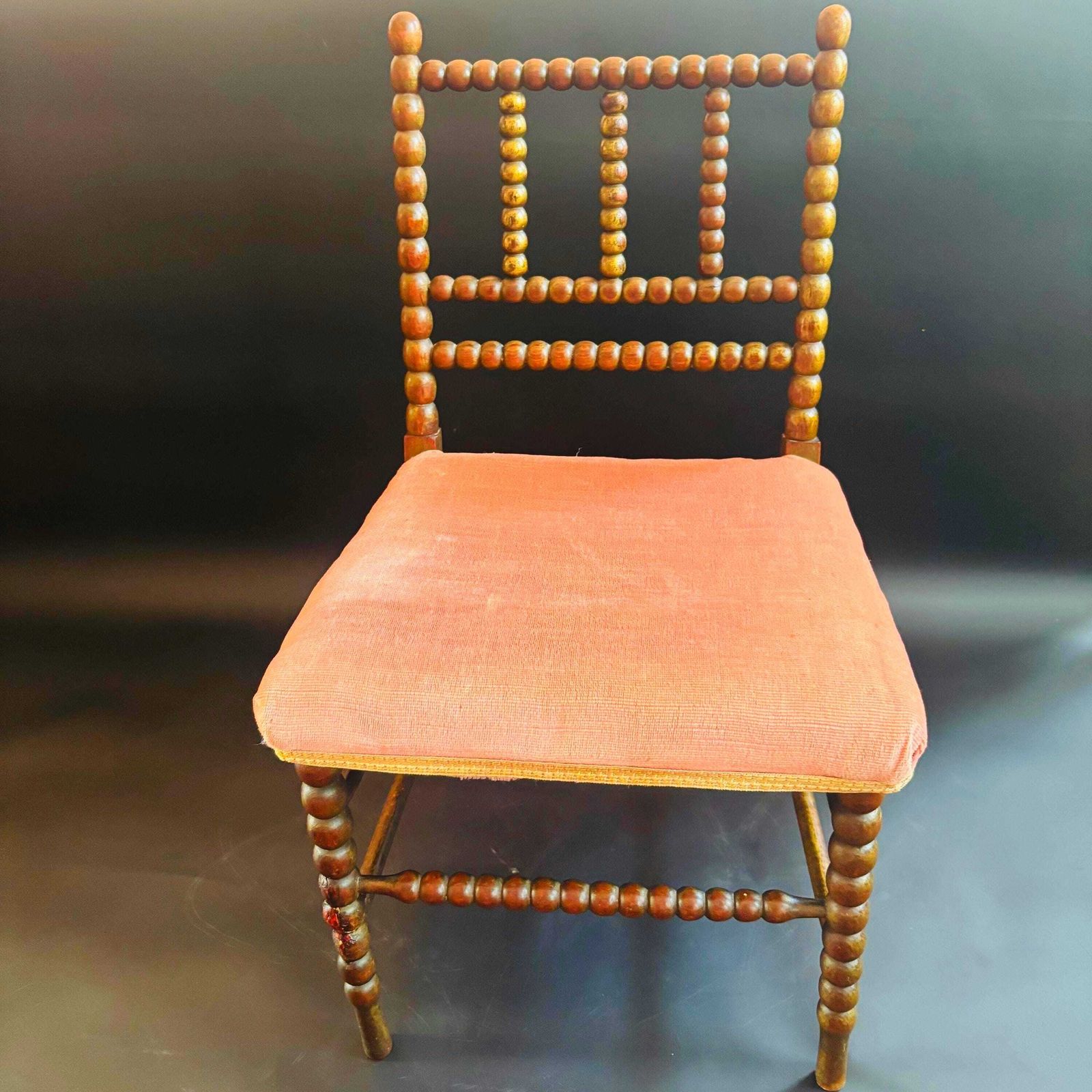 235.0 Antieke Victoriaanse kinderstoel met bobbinwerk | 19e eeuw, gedraaid hout | Reparatie aan poot photo