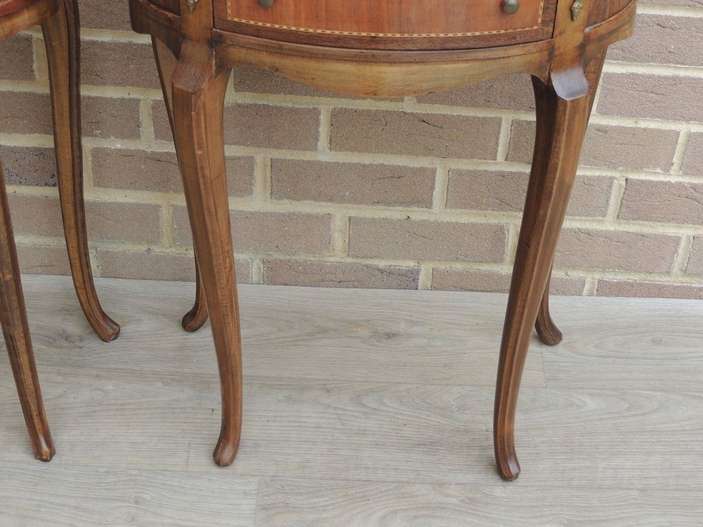 photo vintage Pair Of French Louis XV Bedside Tables