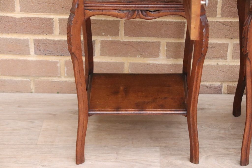 photo vinterior Pair Of Mahogany Antique Bedside Tables