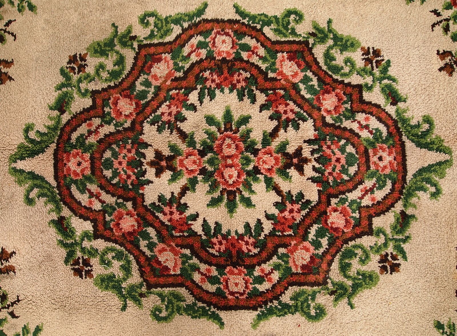 Vintage Belgian Savonnerie Wool Rug With Floral Medallion — 6'5" × 9'8" — 1960s photo vinterior
