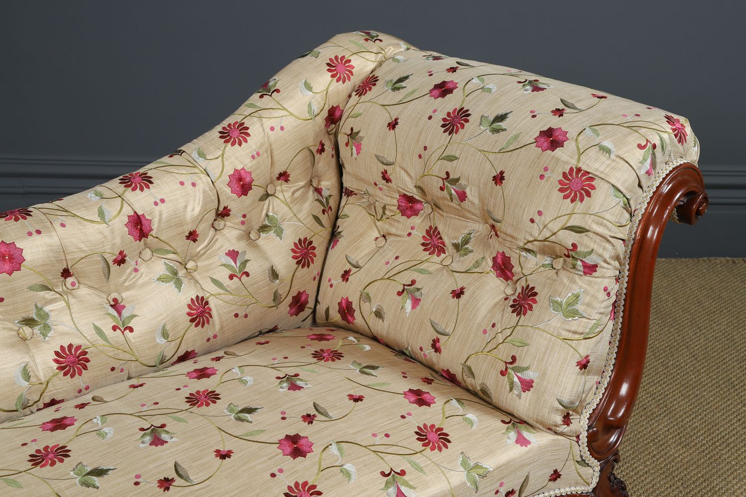 photo vinterior English Victorian Mahogany Upholstered Chaise Longue Sofa Couch Settee (Circa 1860)