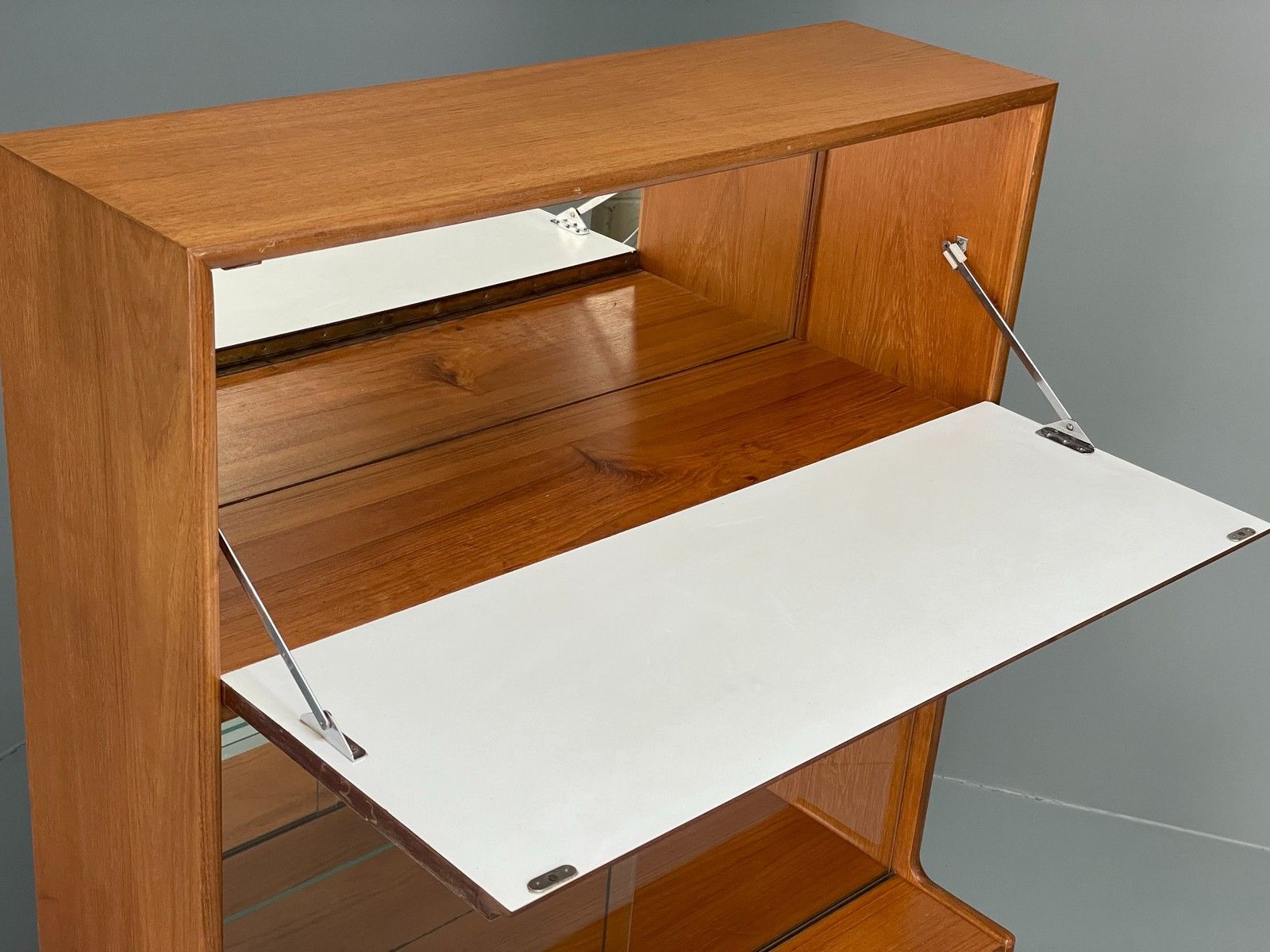 photo furniture Vintage 1960s Cocktail Cabinet Teak White Formica Glazed Shelving Eb12081