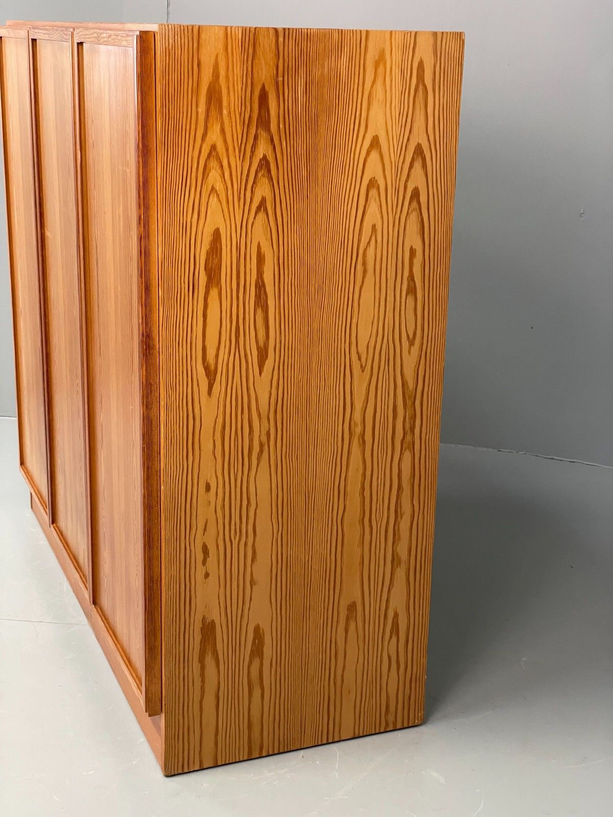photo vintage Vintage Danish Pine Cabinet By Viborg Møbler 1970s Drawers Shelving Eb10846