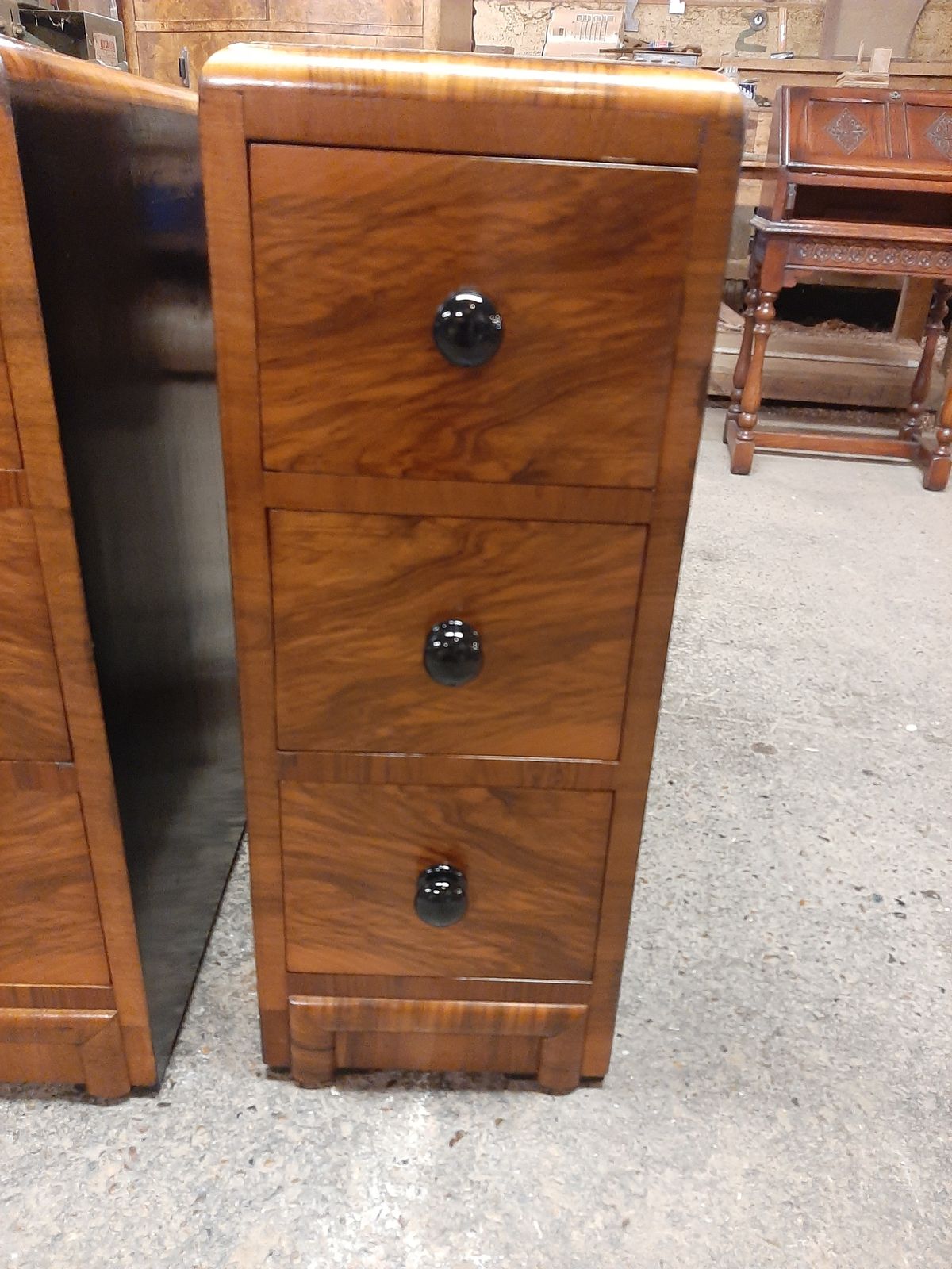 Lovely Pair Of Art Deco Walnut Bedside Cabinets In Very Good Condition photo buy