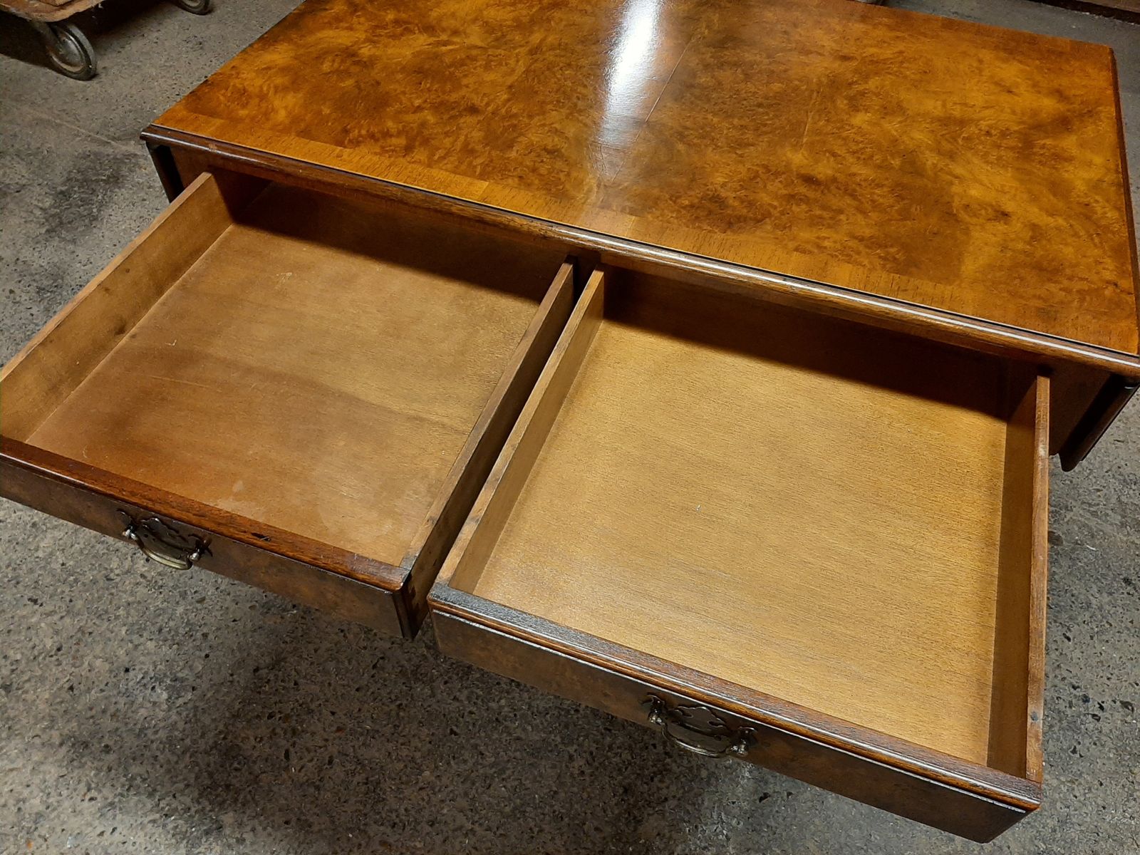 Lovely Art Deco Burr Walnut Desk In Very Good Condition photo vinterior