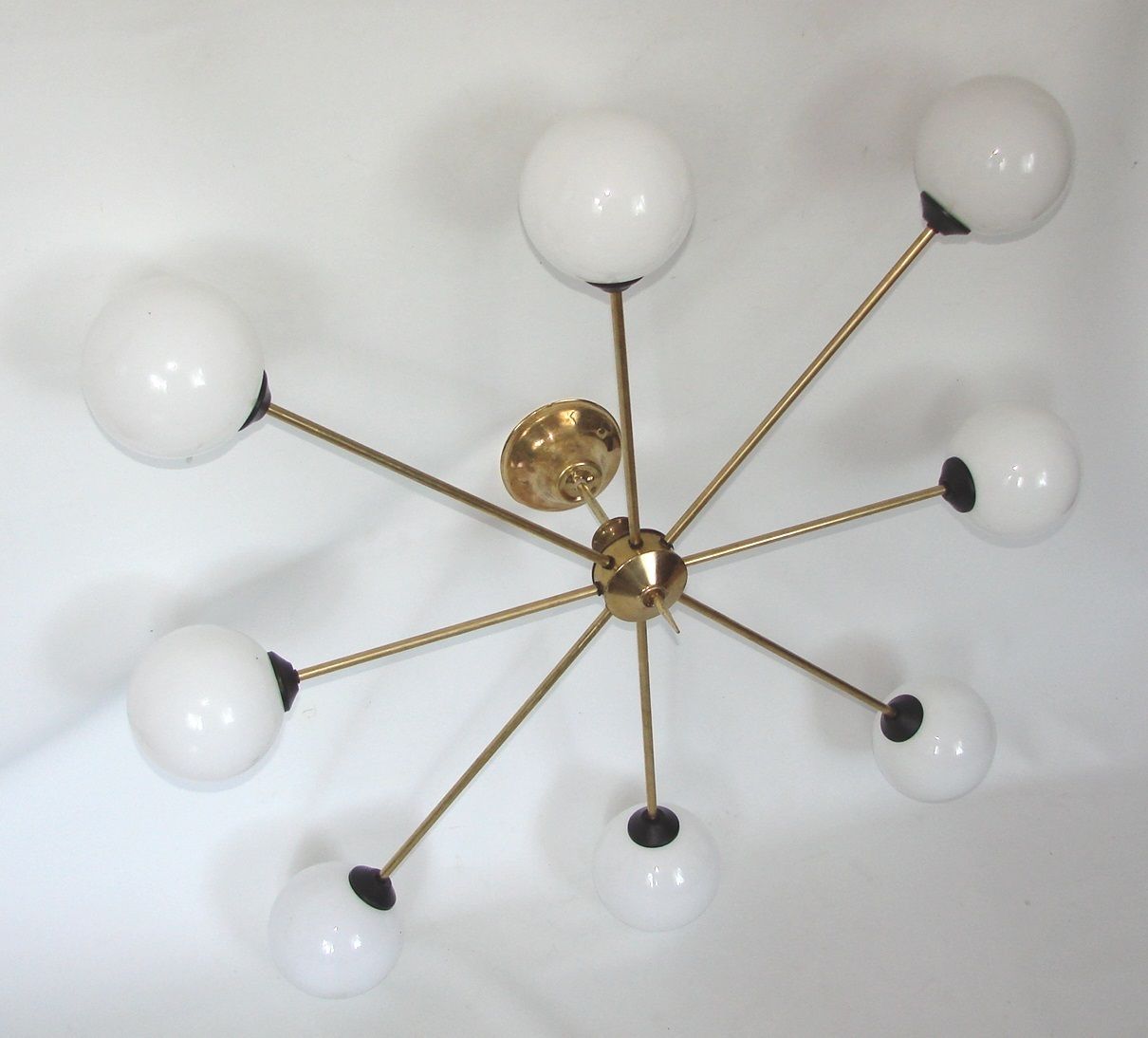 Stilnovo jaren 1960 stijl kroonluchter | Messing, metaal en glas | 8x E14 | Vintage photo for sale
