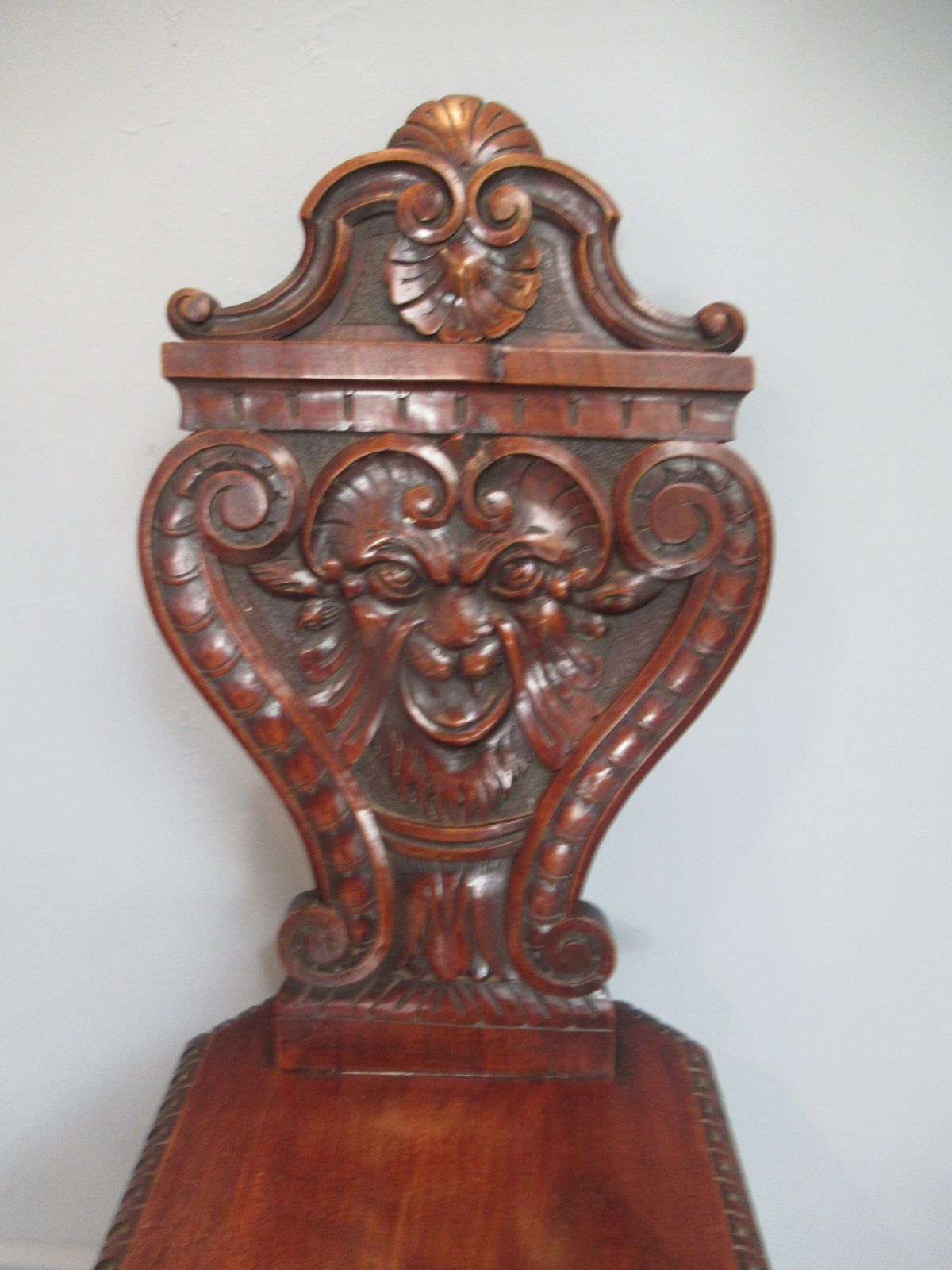 A Late Victorian Mahogany Carved Side / Hall Chair photo vinterior