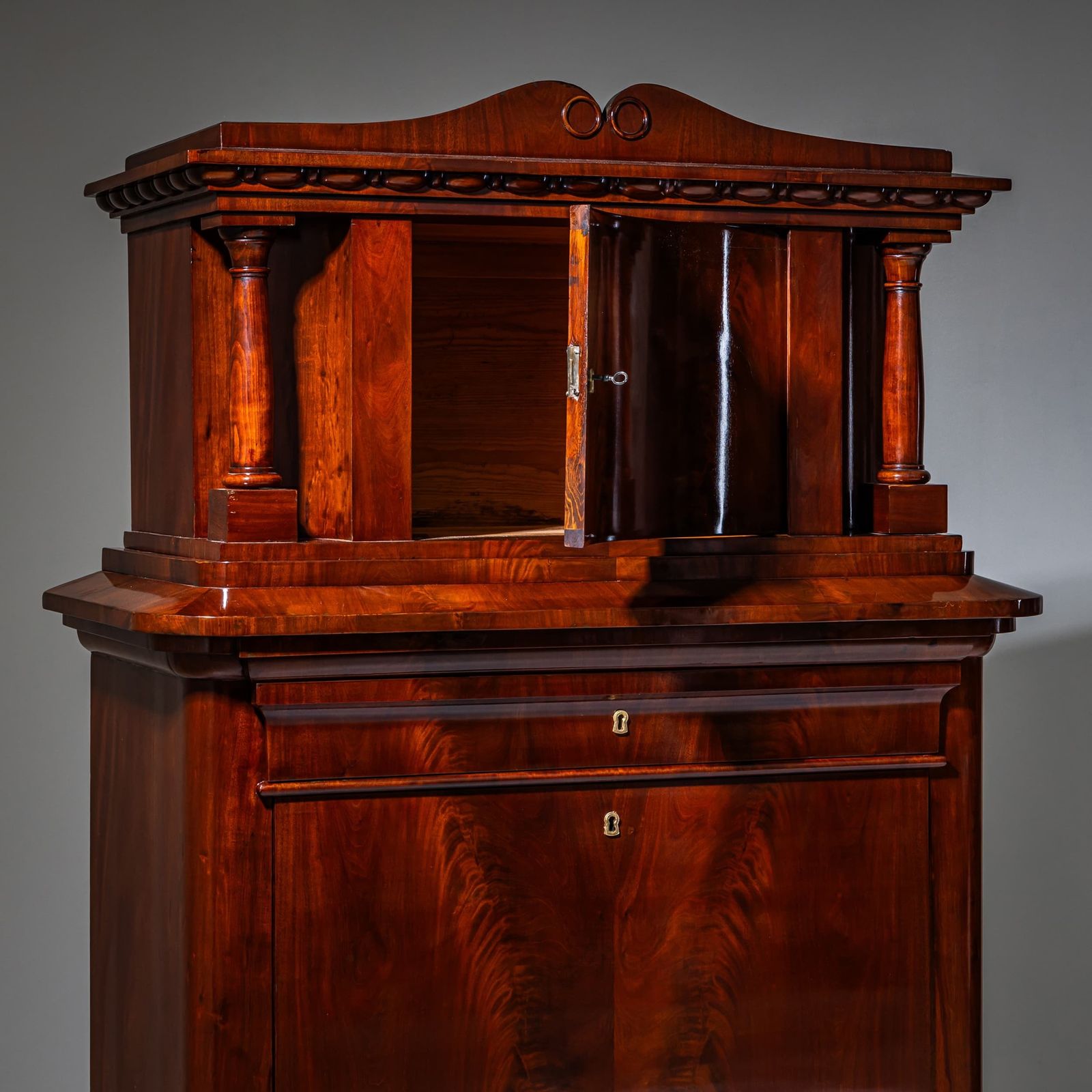Biedermeier secretairkast in mahonie, ca. 1830 photo 5900.0