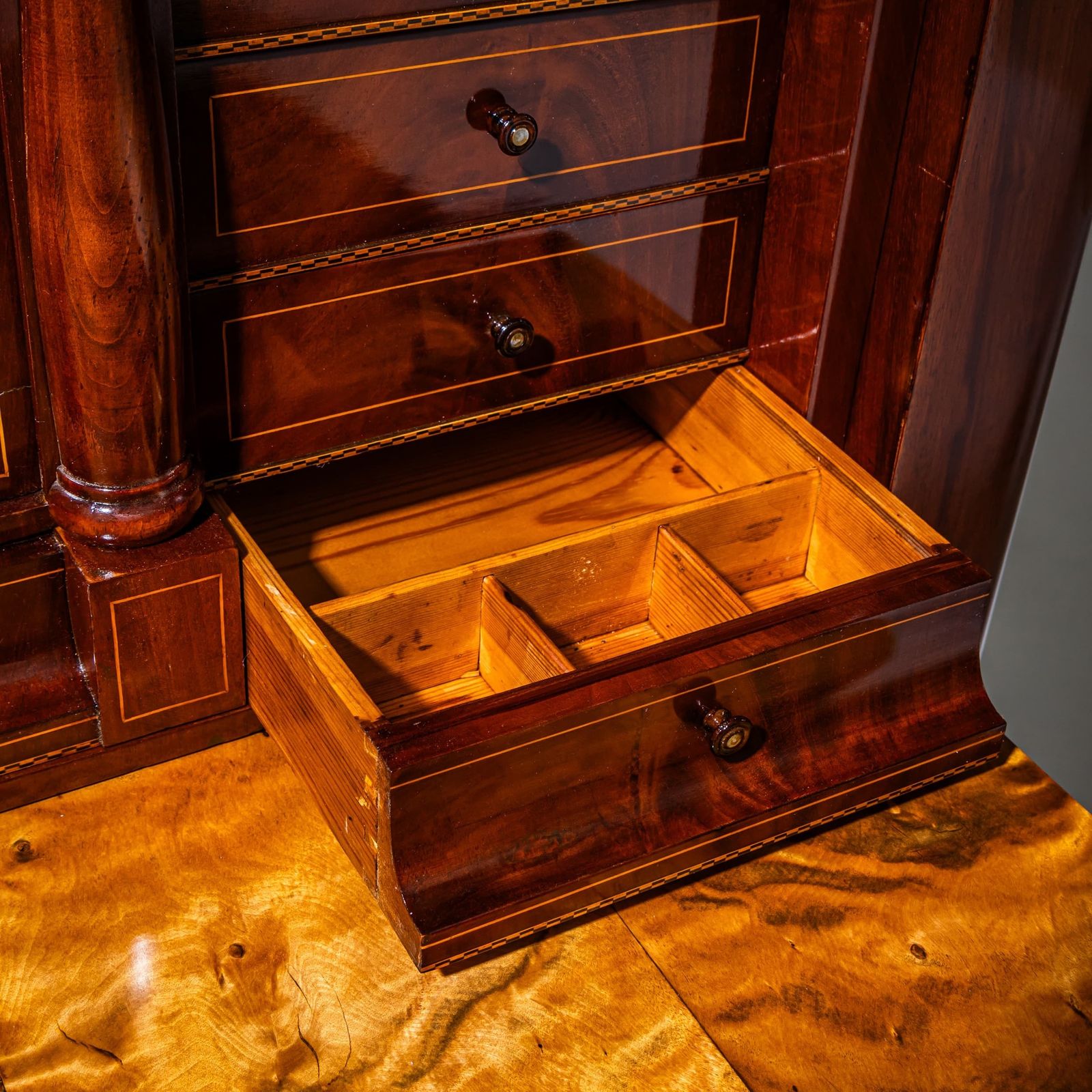 Biedermeier secretairkast in mahonie, ca. 1830 photo vintage