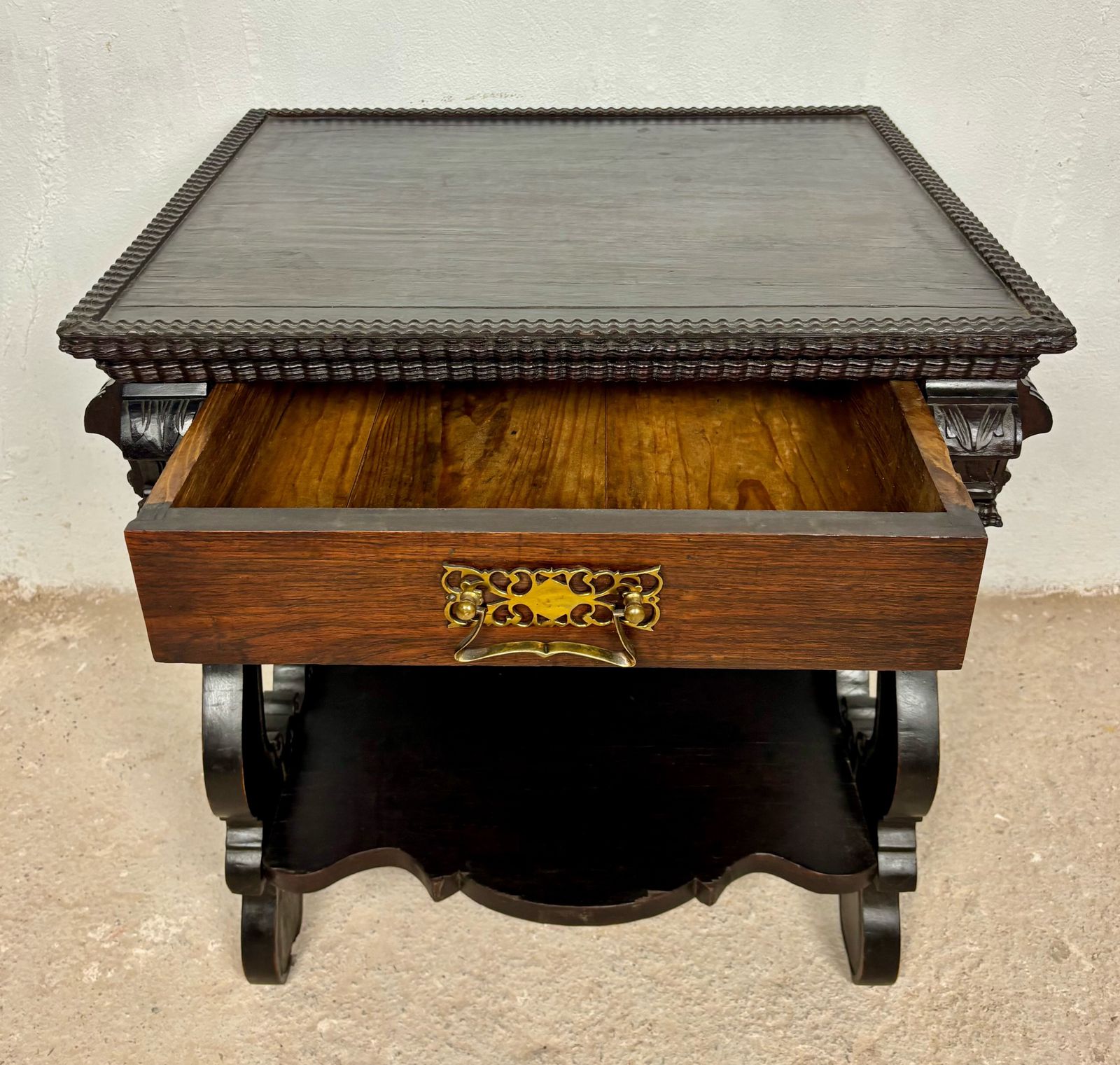 photo furniture Mesa Portuguesa
