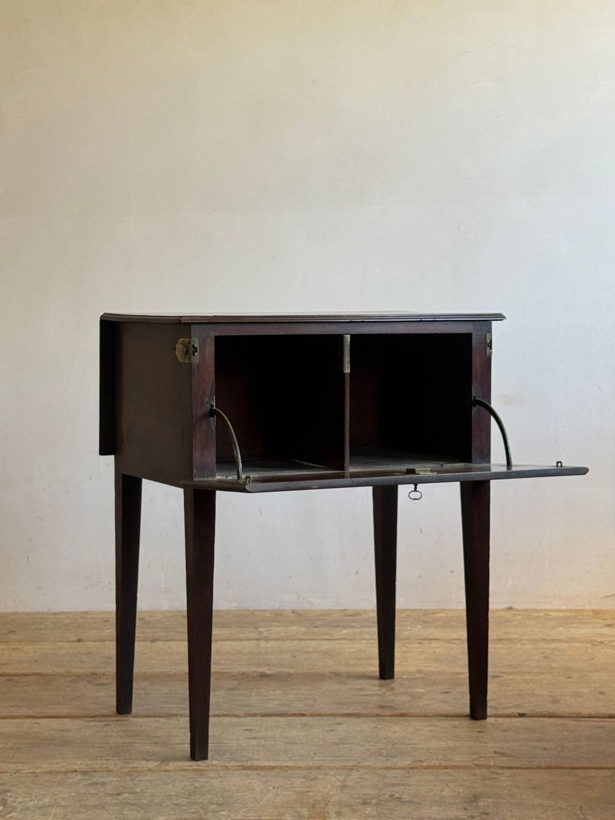 785.0 Georgian Mahogany Deception Table photo