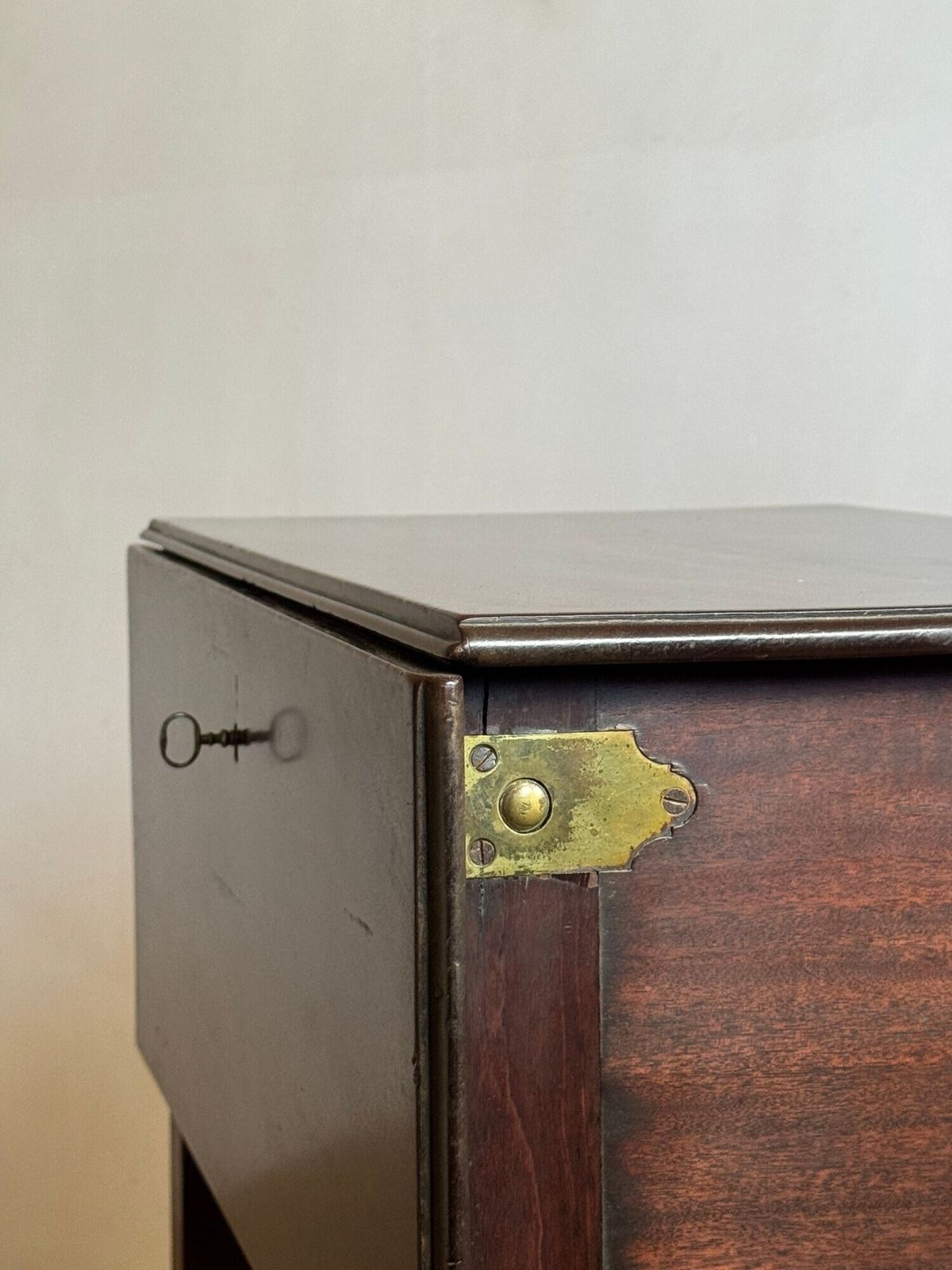 photo vinterior Georgian Mahogany Deception Table