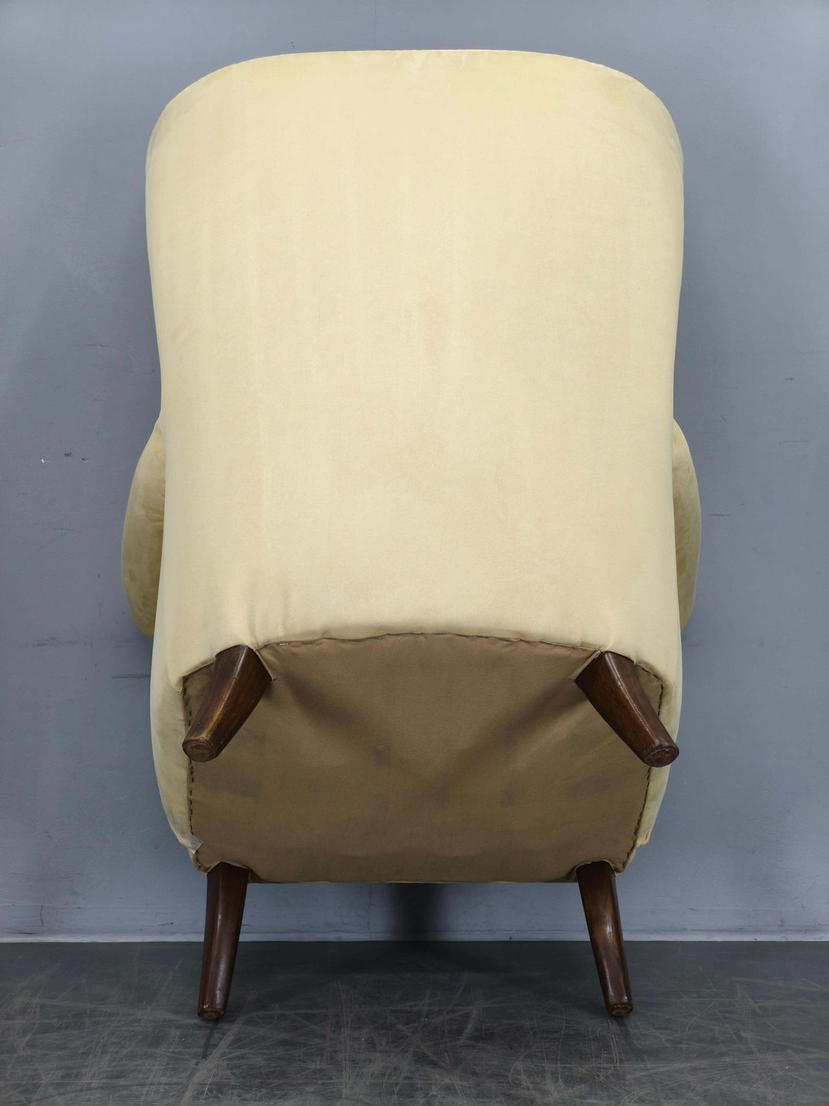 1299.0 Fauteuil danois à dossier haut et oreilles, années 1950, retapissé photo
