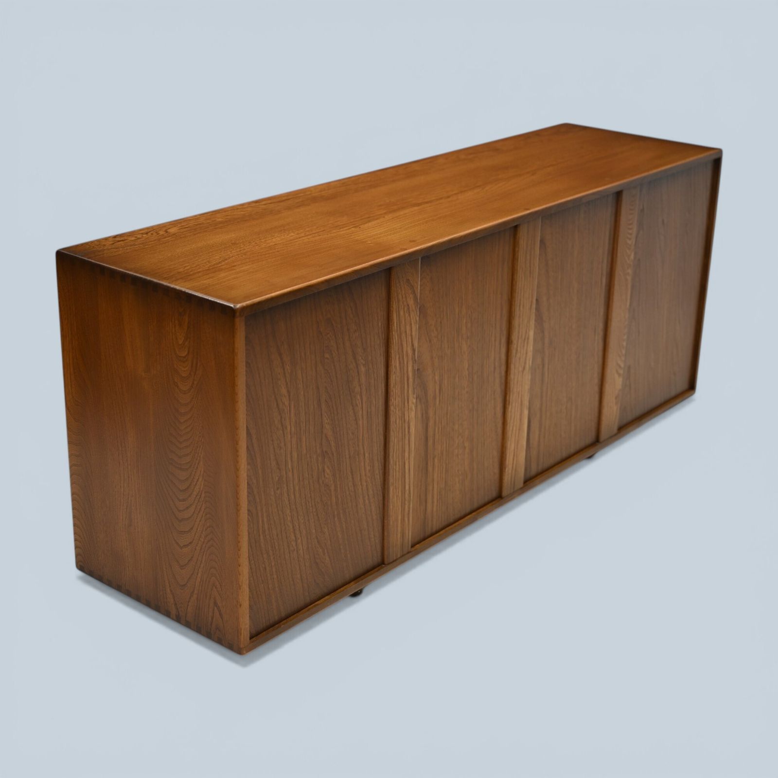 Ercol Windsor Sideboard Model Number 455 Golden Dawn Finish Free* Uk Delivery photo Meubels