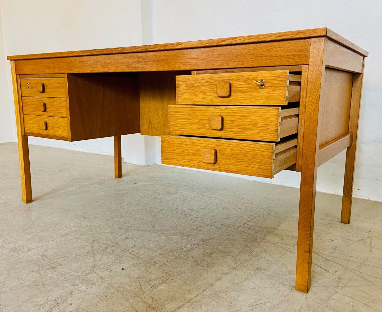 photo vinterior Vintage Mid  Century Retro Danish  Oak Desk By Domino Møbler  1960,S