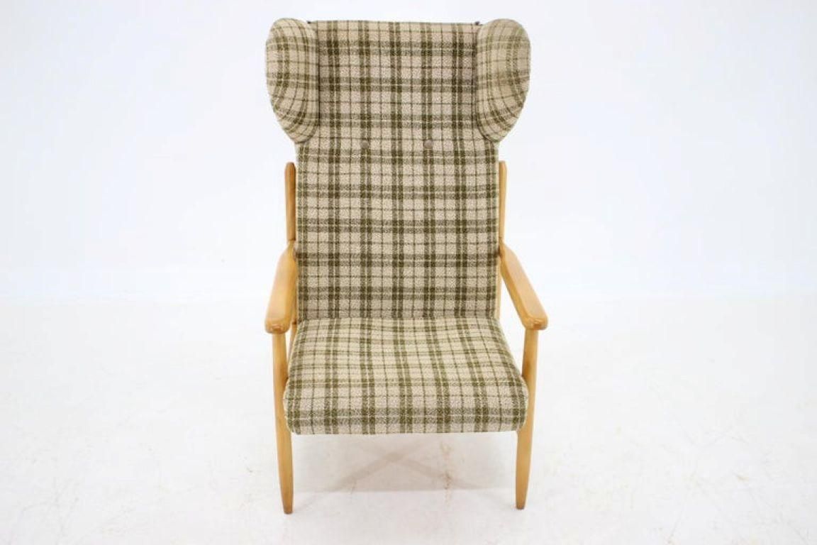 Zeldzame mid-century modern beukhouten fauteuil met vleugelleuningen door ÚLUV, Tsjecho-Slowakije, jaren 1960 photo buy