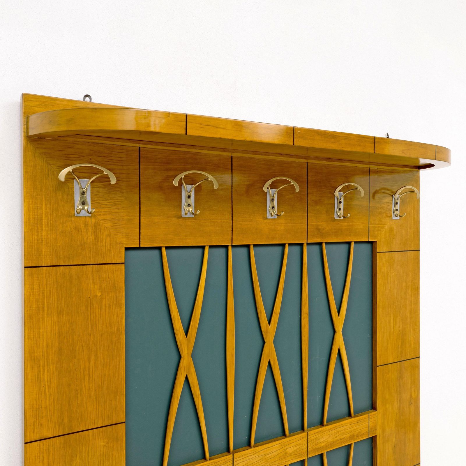 Italiaanse art deco kapstok in esdoorn, in de stijl van Paolo Buffa, jaren 1950 photo Meubels