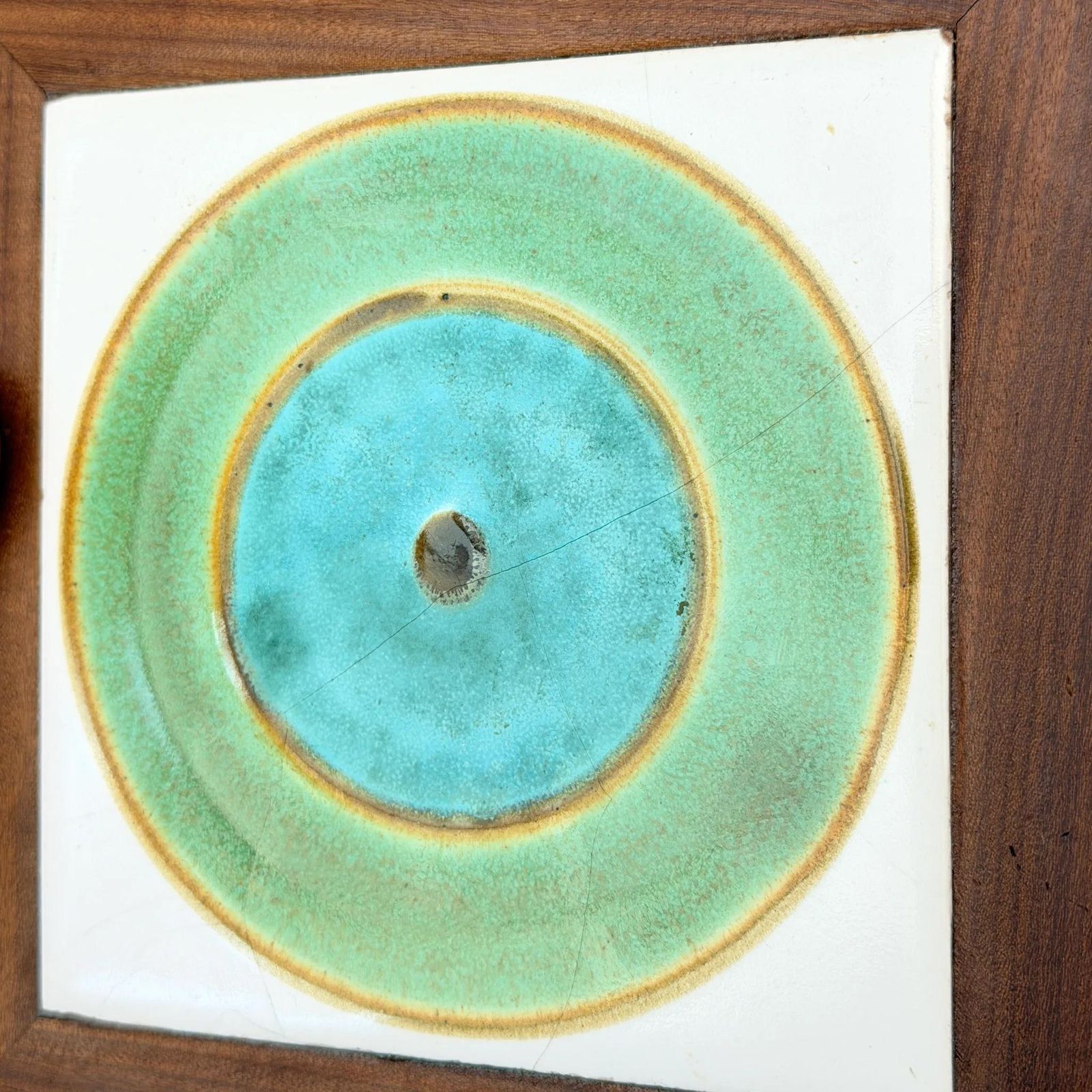 Kunst Margery Clinton ingelijste keramische tegel, mid-century, groen blauw, jaren 1960 photo