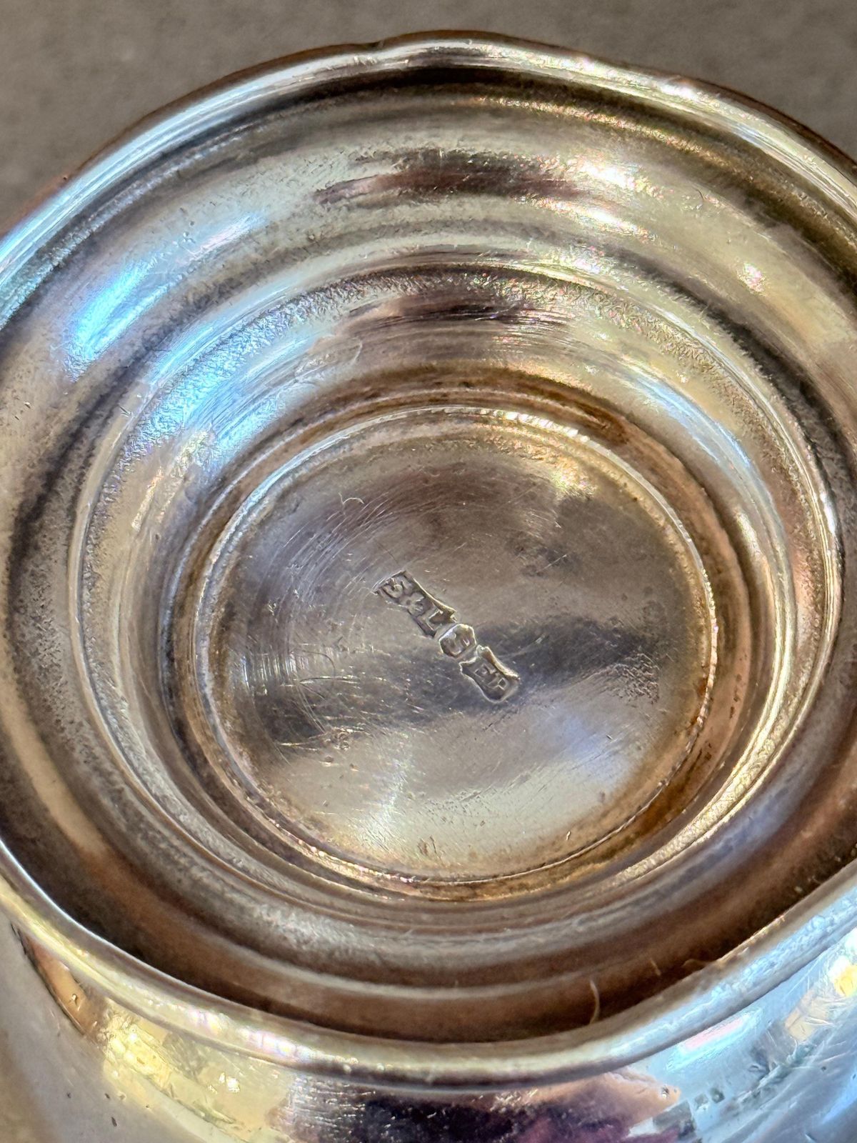 Chope tankard vintage en métal argenté anglais, style étain, sur pied photo buy
