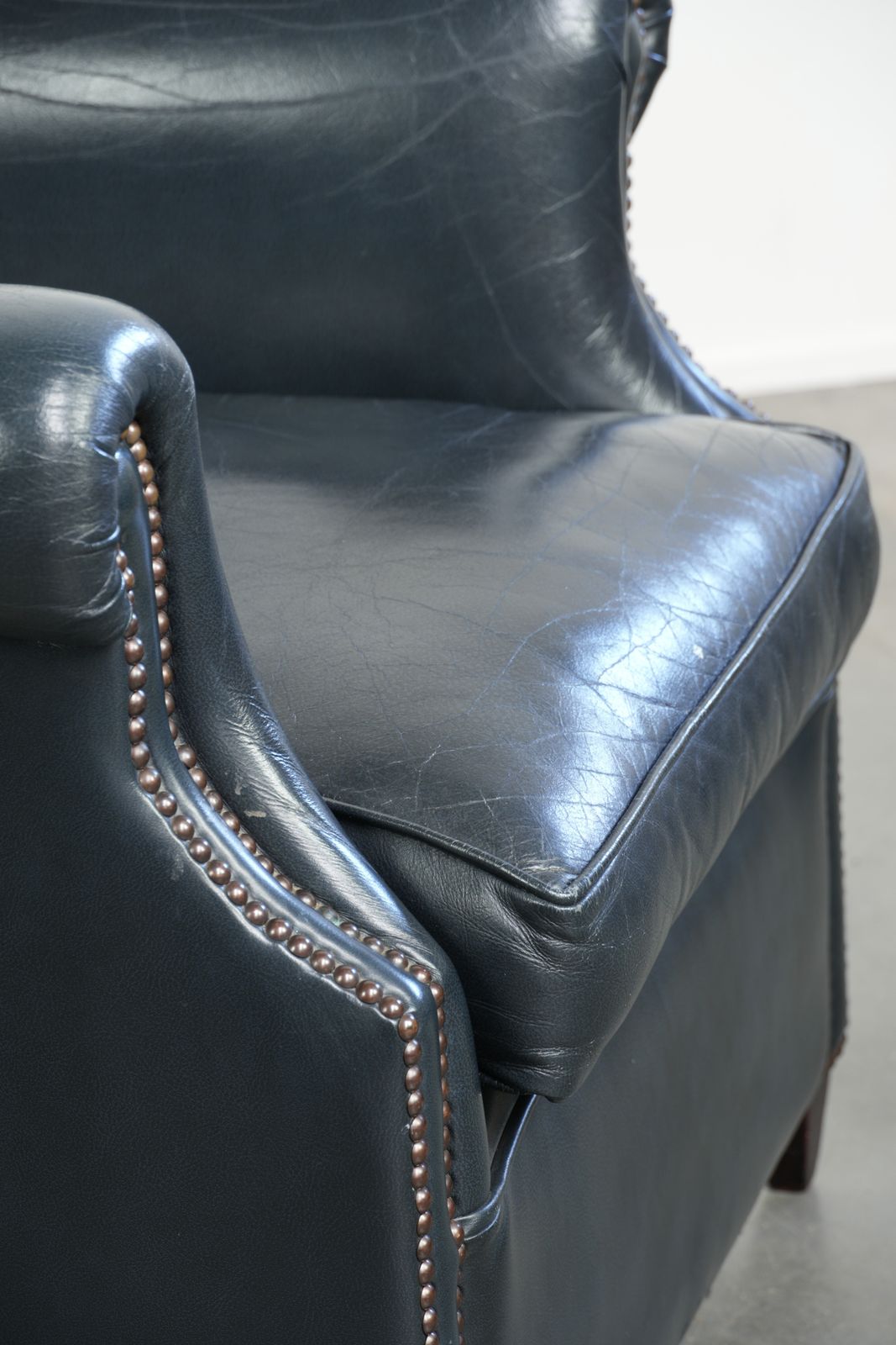 870.0 Dark Blue Club Armchair Made Of Cowhide Leather With A Timeless Design photo
