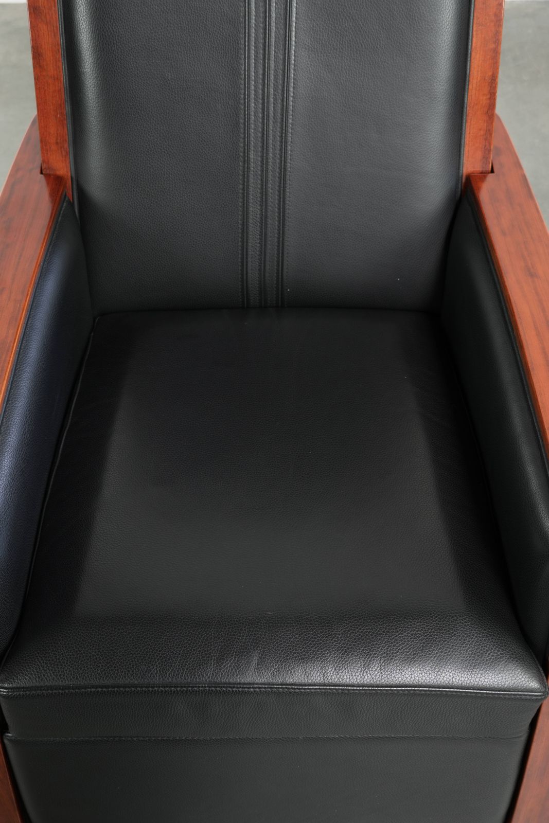 photo furniture Luxury Electrically Adjustable Schuitema Art Deco Design Recliner From The Decoforma Series With Black Cow Leather