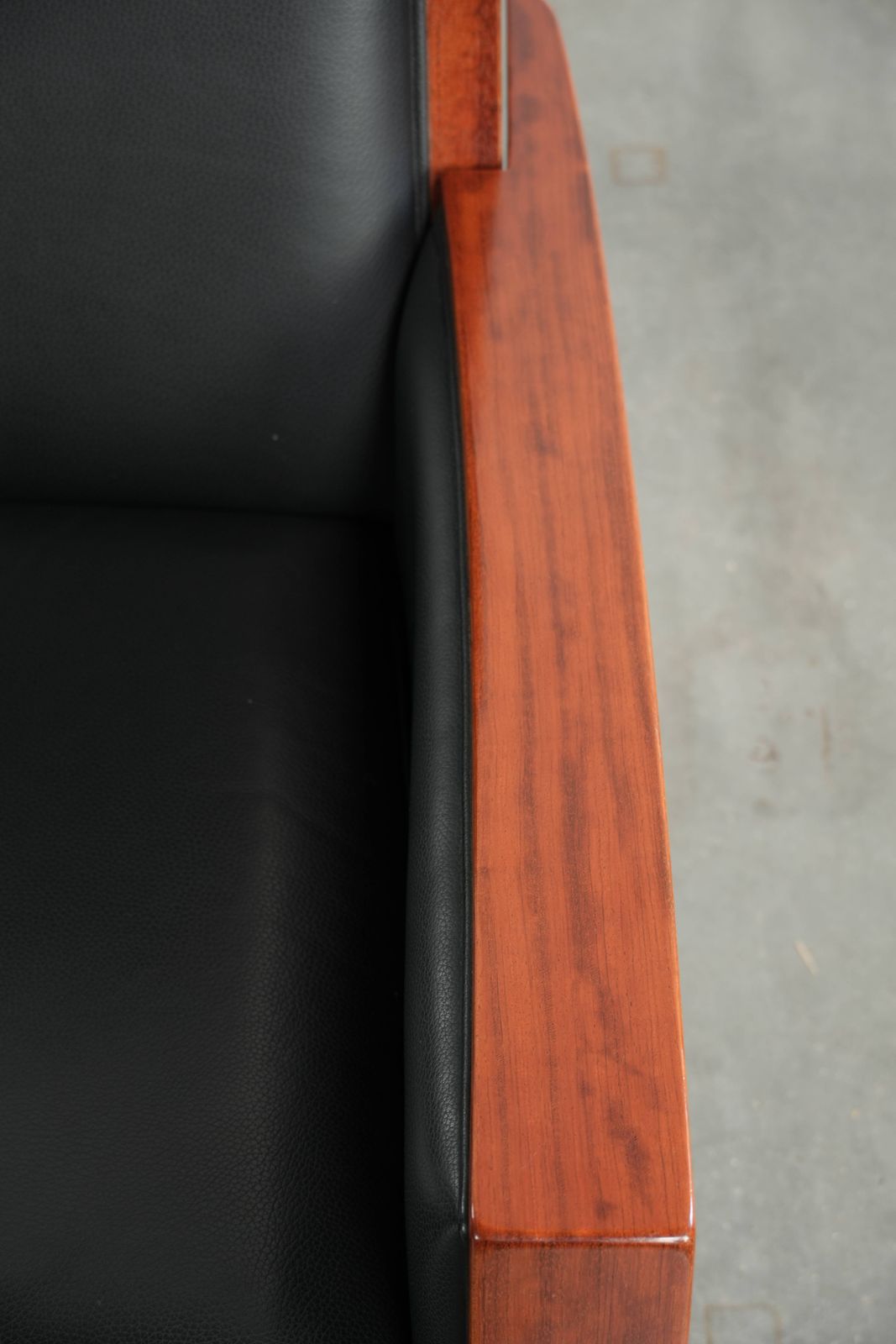 Furniture Luxury Electrically Adjustable Schuitema Art Deco Design Recliner From The Decoforma Series With Black Cow Leather photo