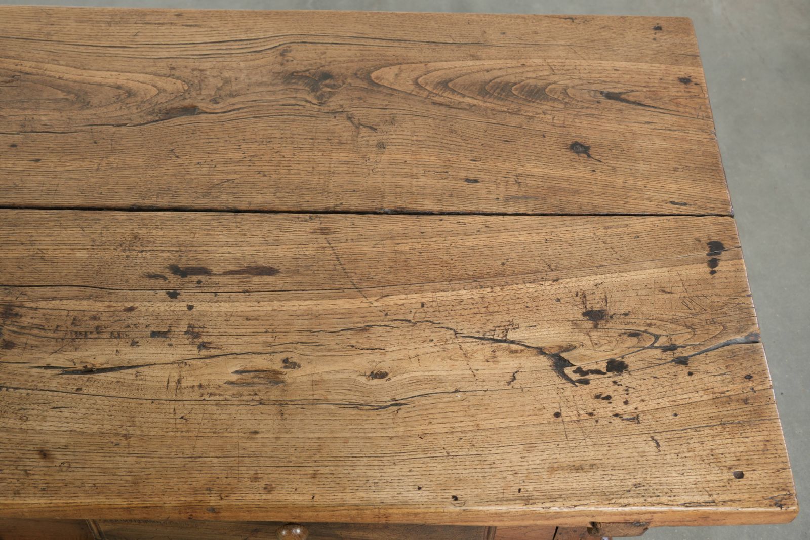 Antieke 18e Eeuwse Zuid Europese Salontafel Van Kastanjehout Met 2 Lades En Mooie Patina. photo buy