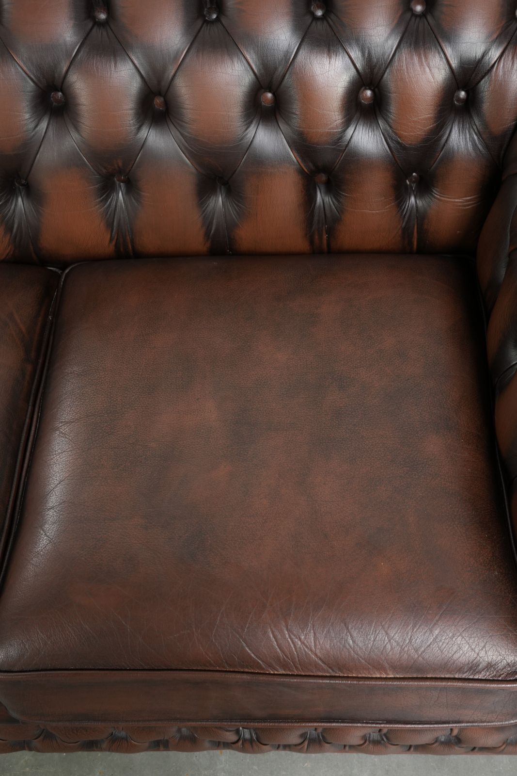 Lovely English Style Cowhide Leather Chesterfield 2 Seater Sofa In A Beautiful Timeless Brown Color. photo 1406.0