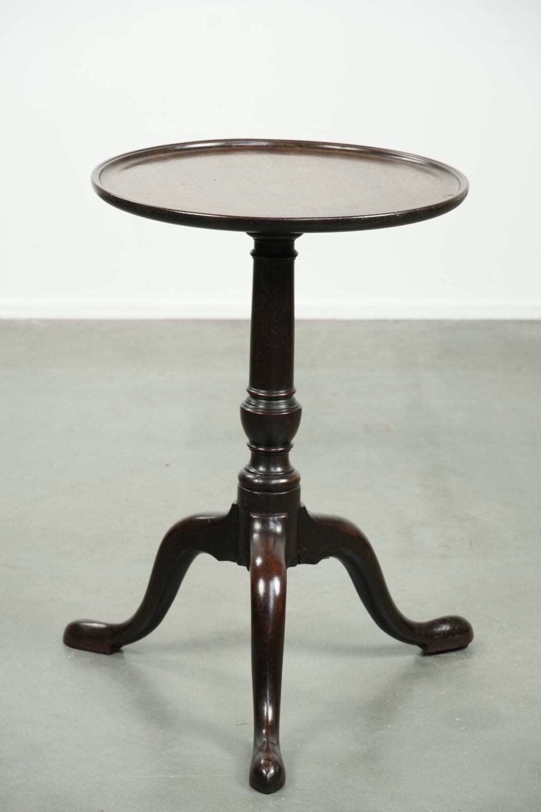 Charming Antique English Round Side/Wine Table From The Late 18th/Early 19th Century With A Beautiful Deep And Warm Patina. photo furniture