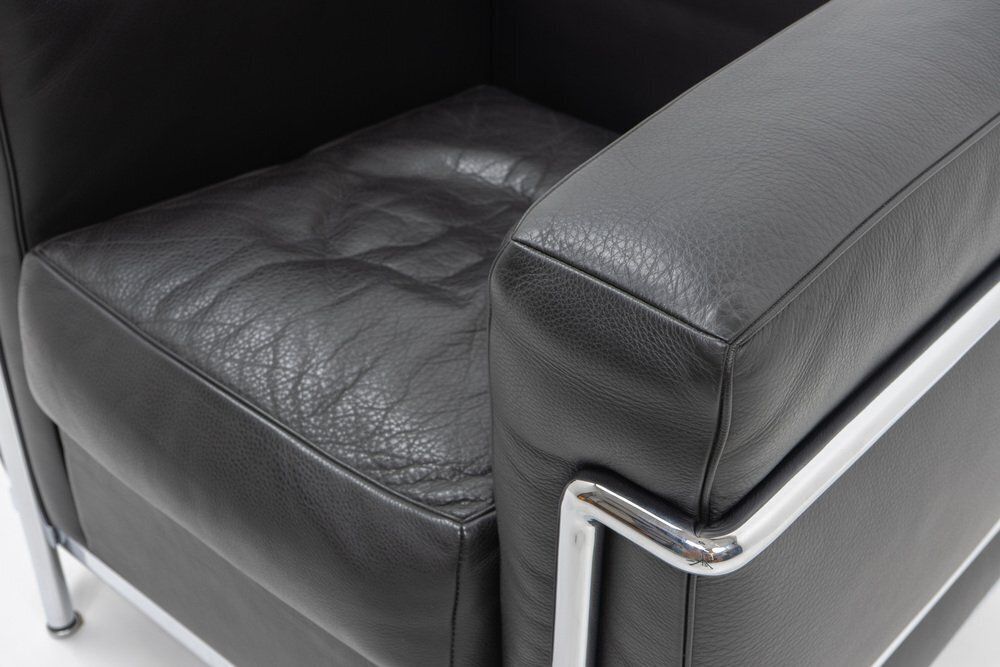 Lc2 Armchair By Le Corbusier For Cassina, 2000s photo vinterior
