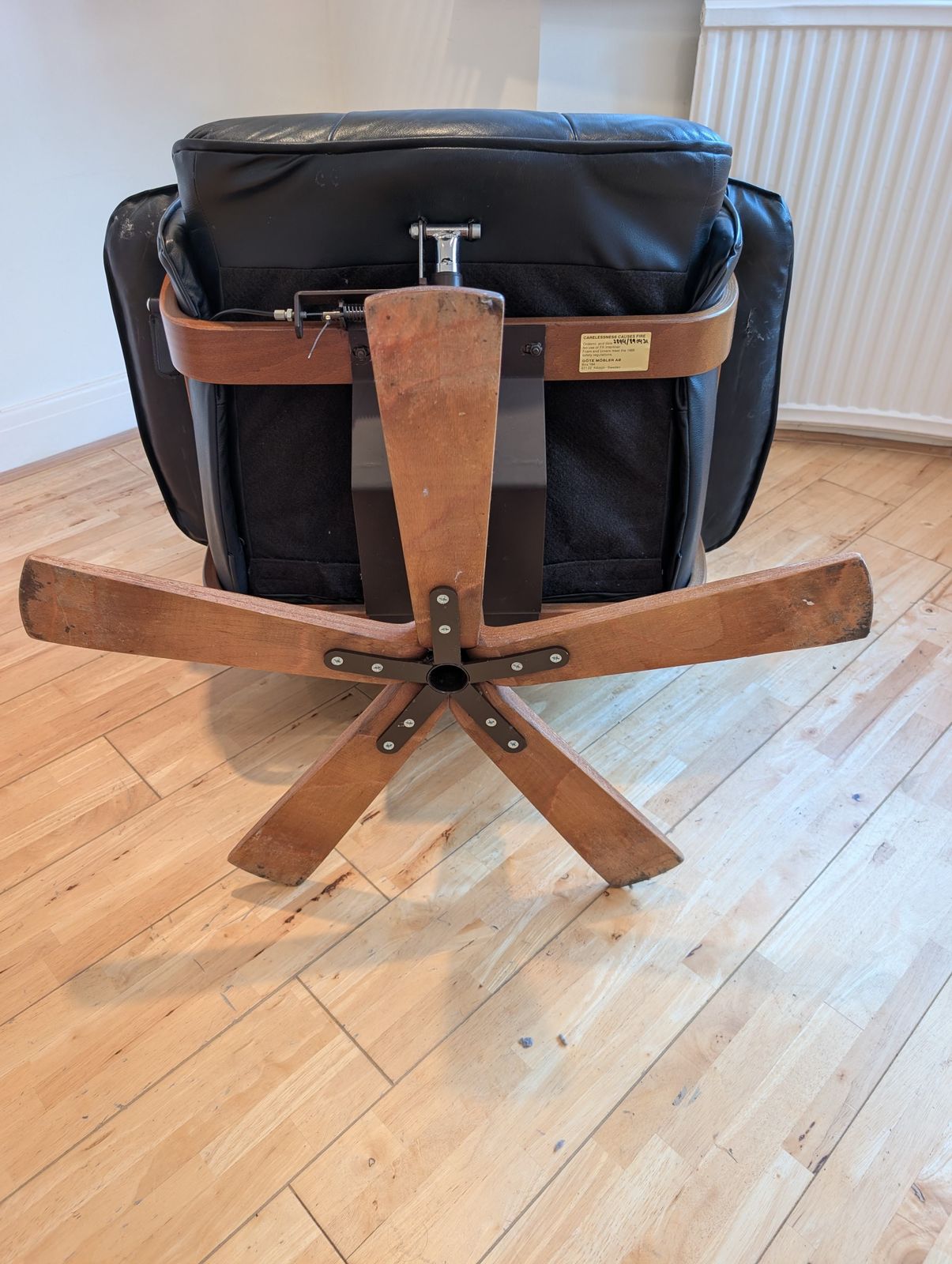 Göte Möbler Swivel Recliner & Ottoman – Swedish Mid Century Modern photo for sale