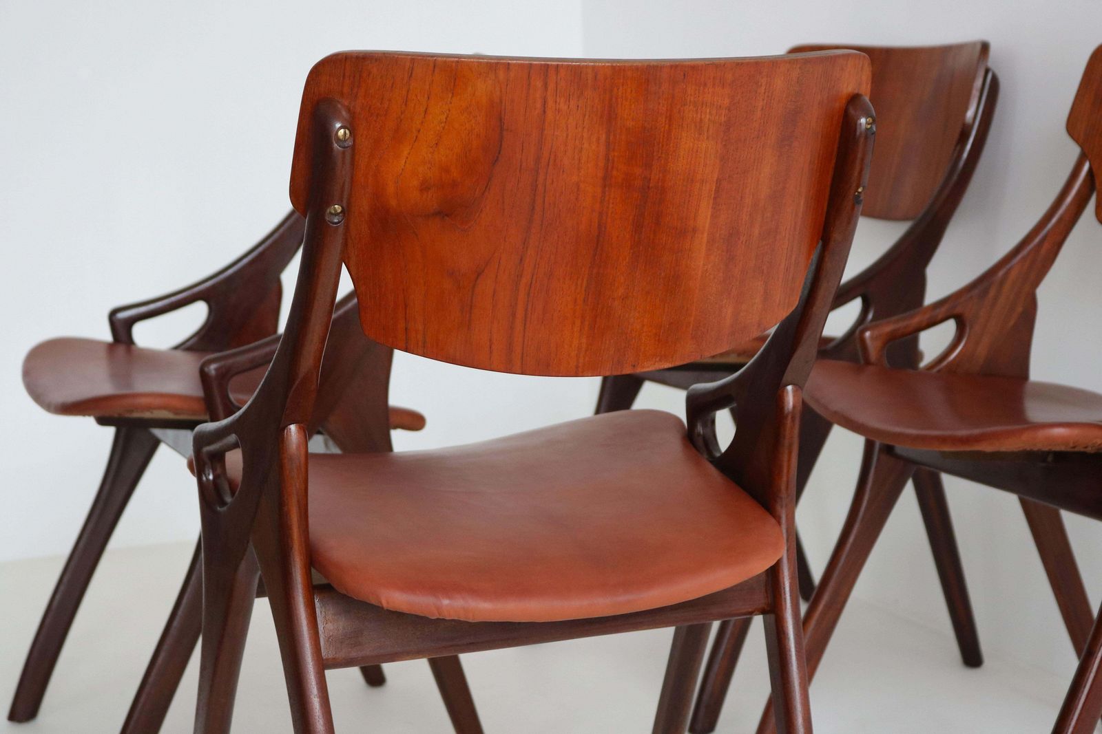 Ensemble de 4 chaises de salle à manger de style danois, par Arne Hovmand Olsen, 1950, pour Mogenskold photo vintage
