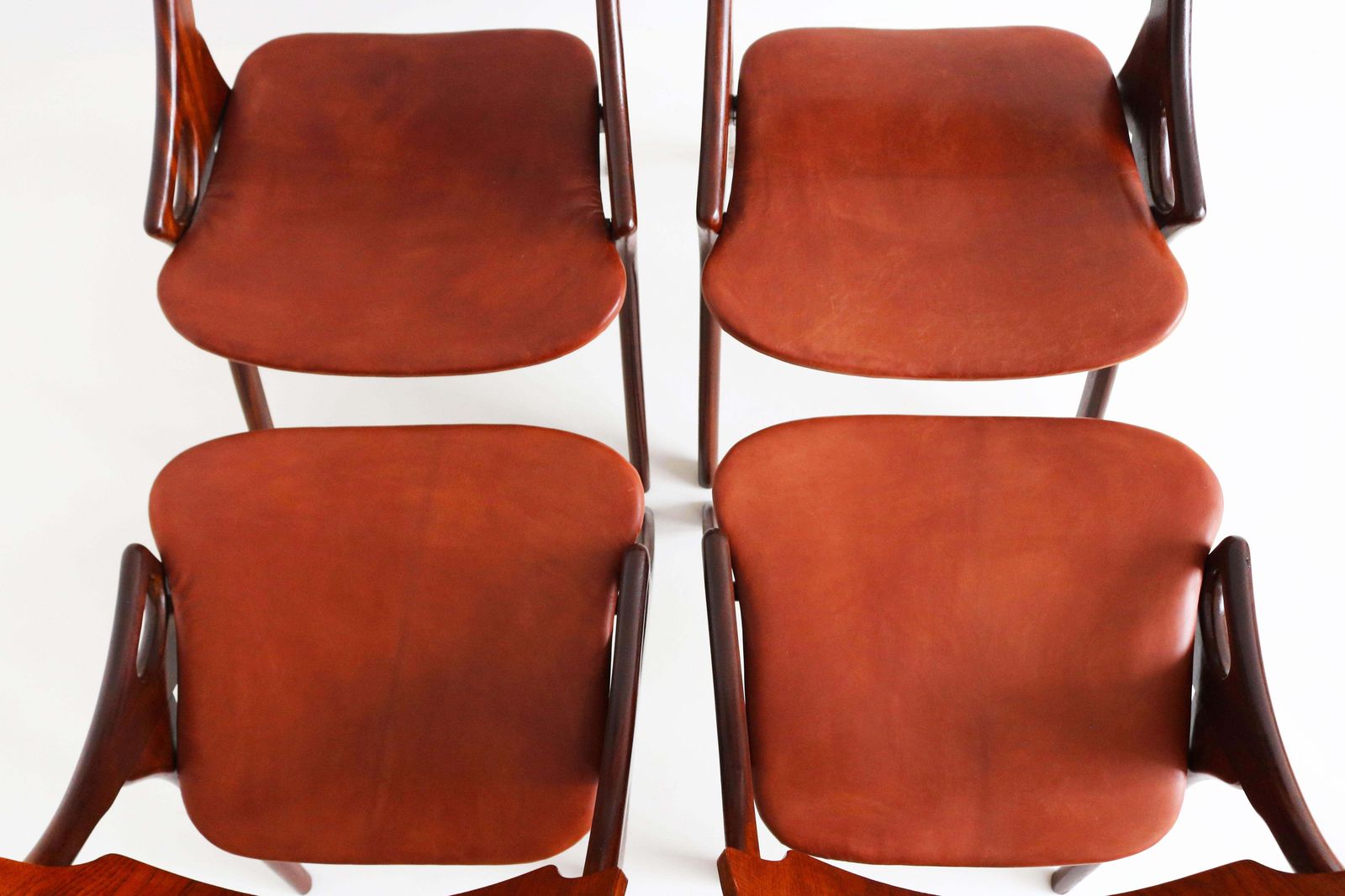 photo furniture Set van 4 Deense design eetkamerstoelen van Arne Hovmand Olsen, jaren 1950, voor Mogenskold