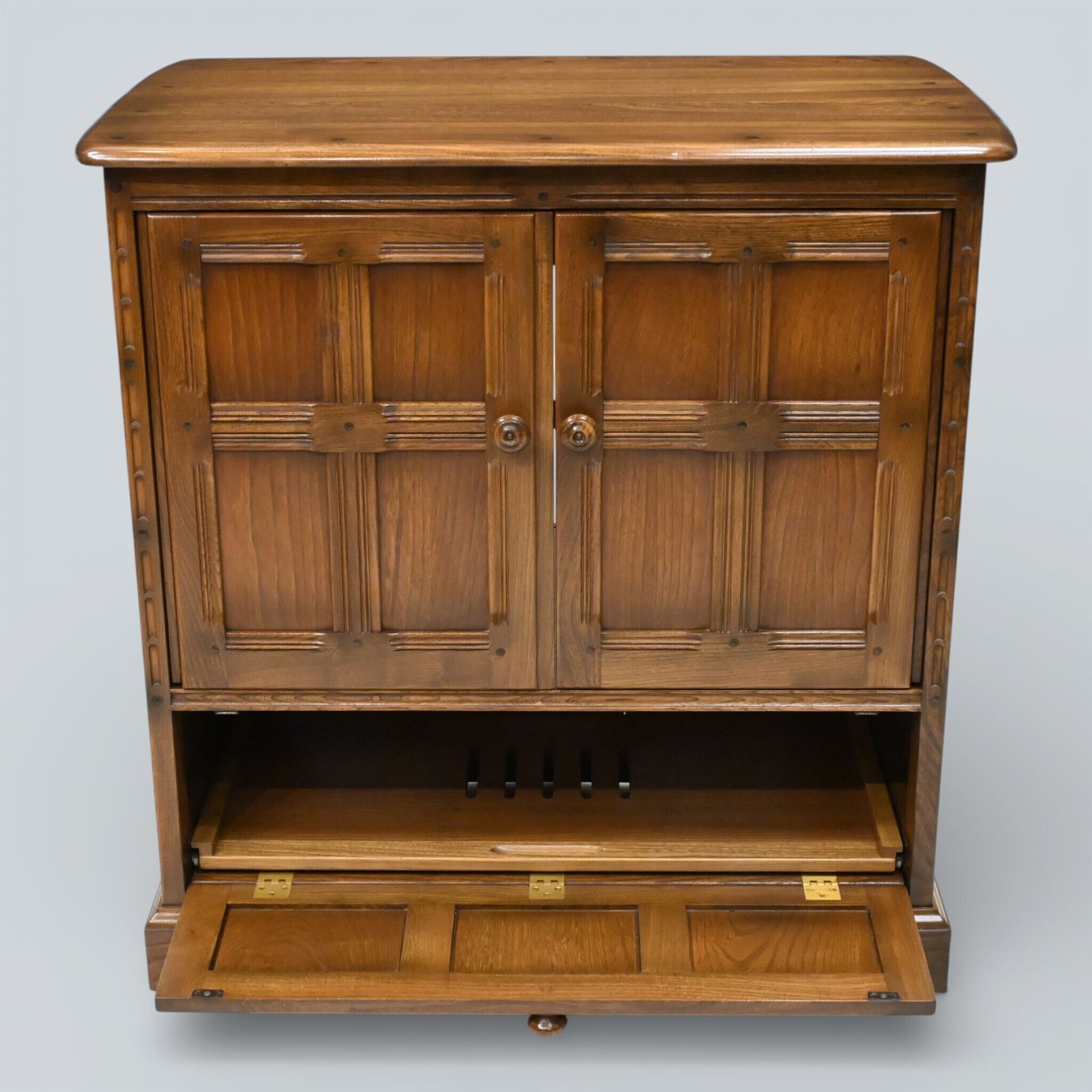photo for sale Ercol Mural Tv Video Cabinet Golden Dawn Hideaway Doors Model 839 Free Delivery