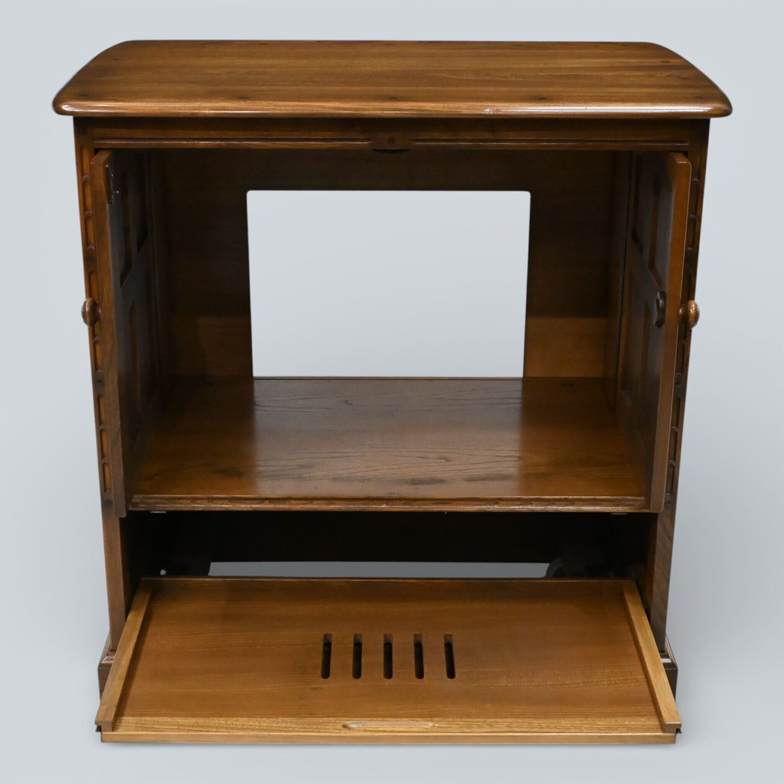 photo vintage Ercol Mural Tv Video Cabinet Golden Dawn Hideaway Doors Model 839 Free Delivery
