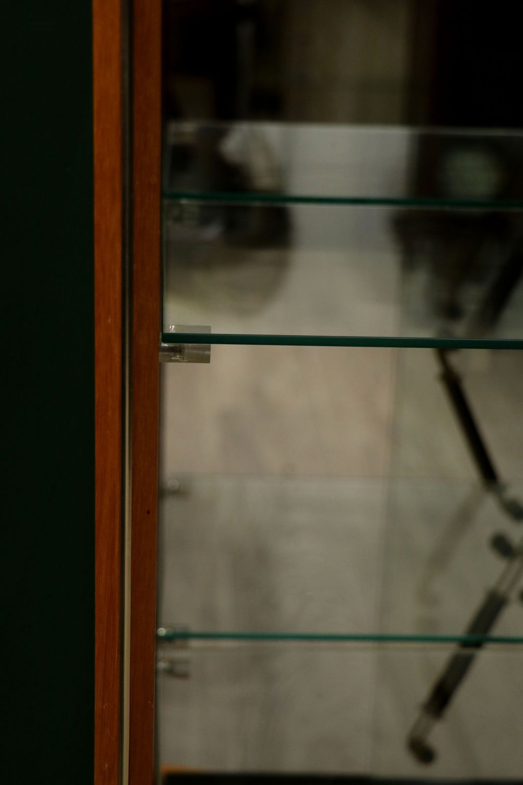 photo for sale A Lovely Vintage Mid Century Display Cabinet In Excellent, Original Condition.