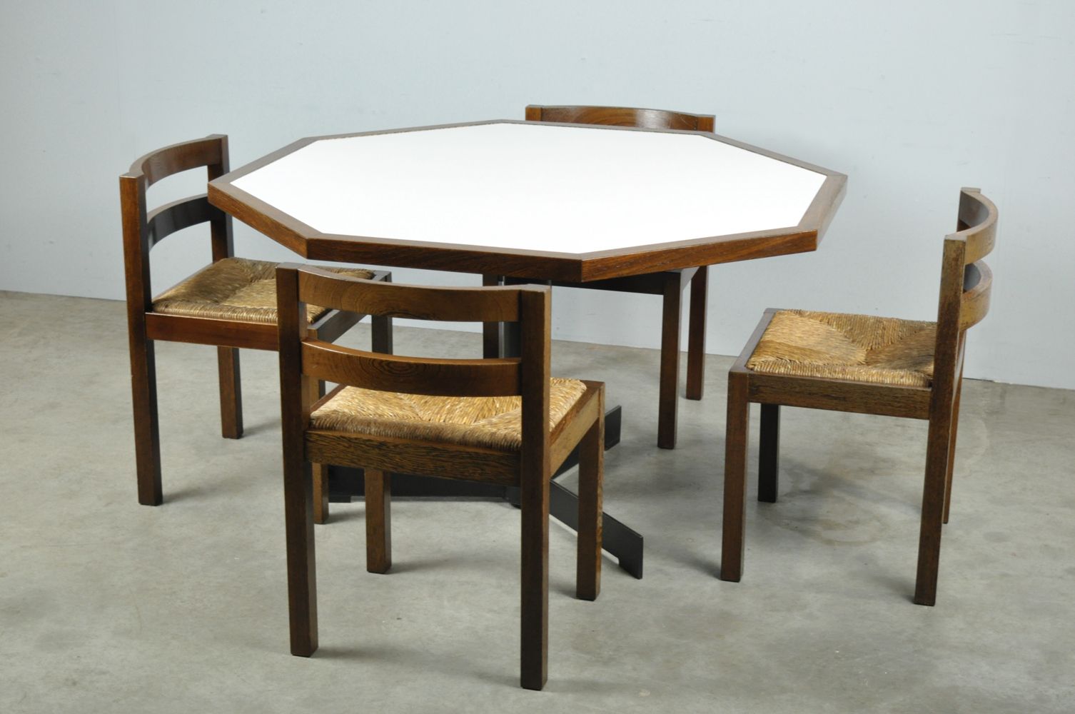 Modern Vintage Nederlandse Wengé Eettafel, jaren 1970 photo Meubels