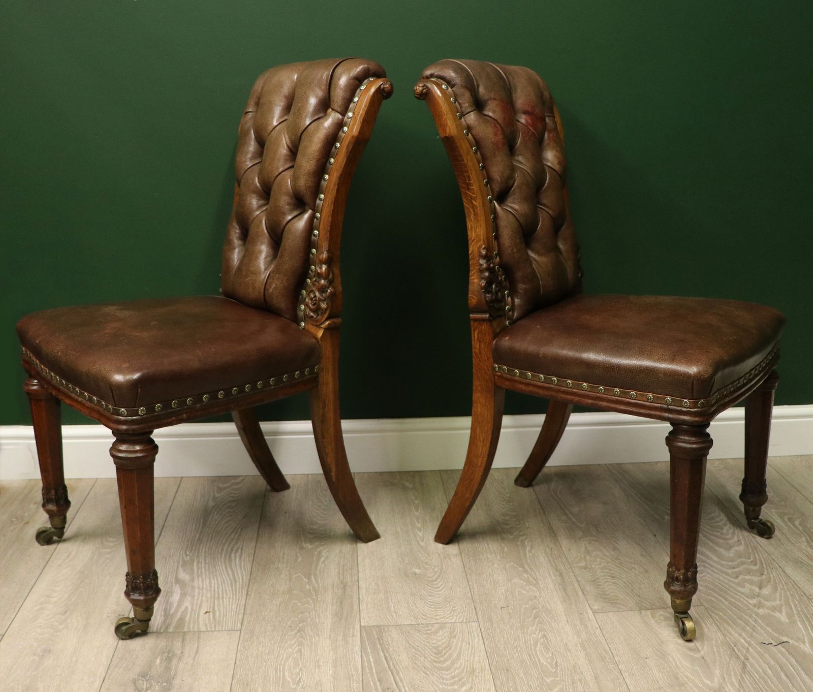 An Absolutely Lovely Pair Of Oak Framed & Leather Side Chairs In Excellent Condition. photo for sale