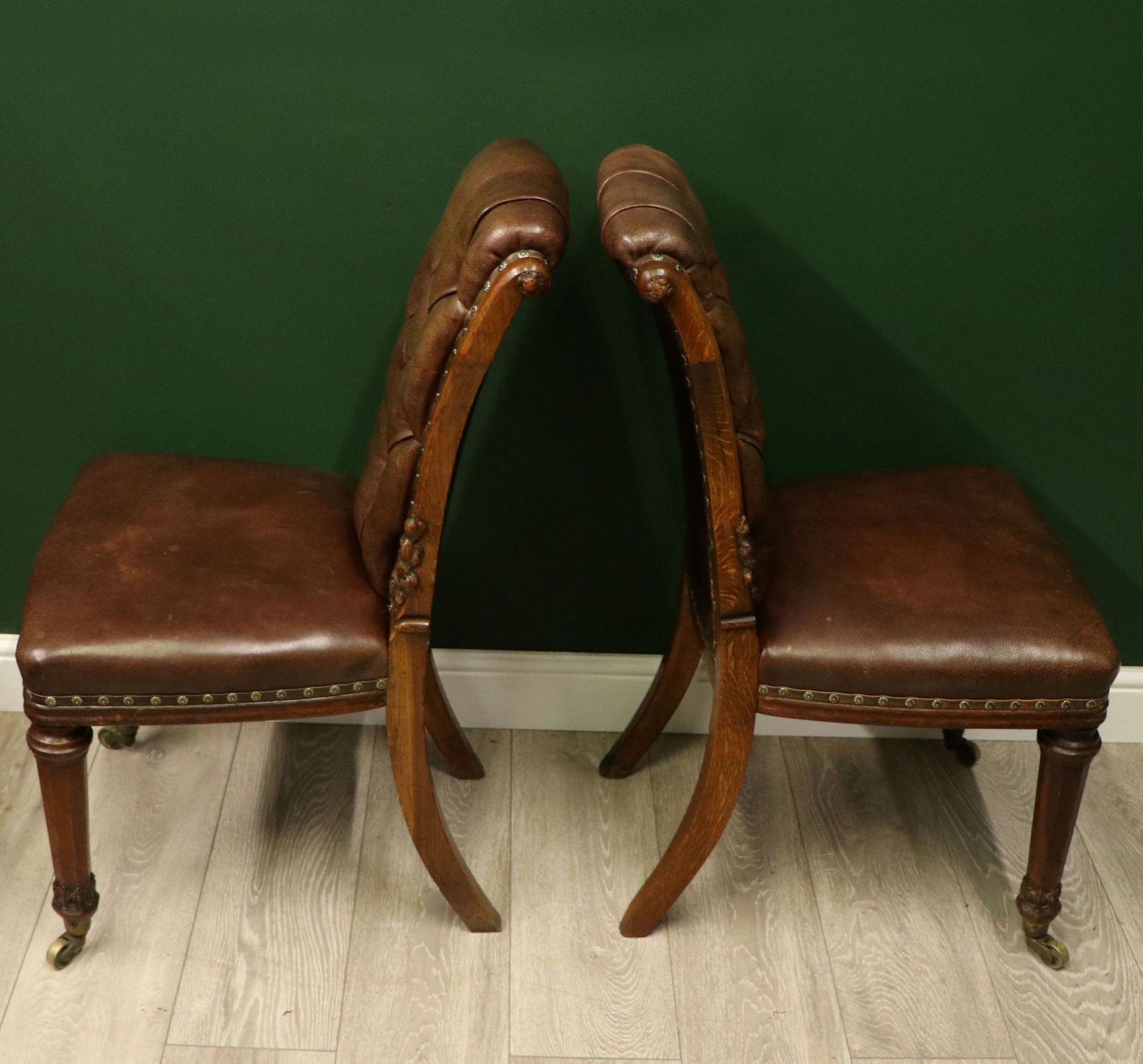 An Absolutely Lovely Pair Of Oak Framed & Leather Side Chairs In Excellent Condition. photo 595.0