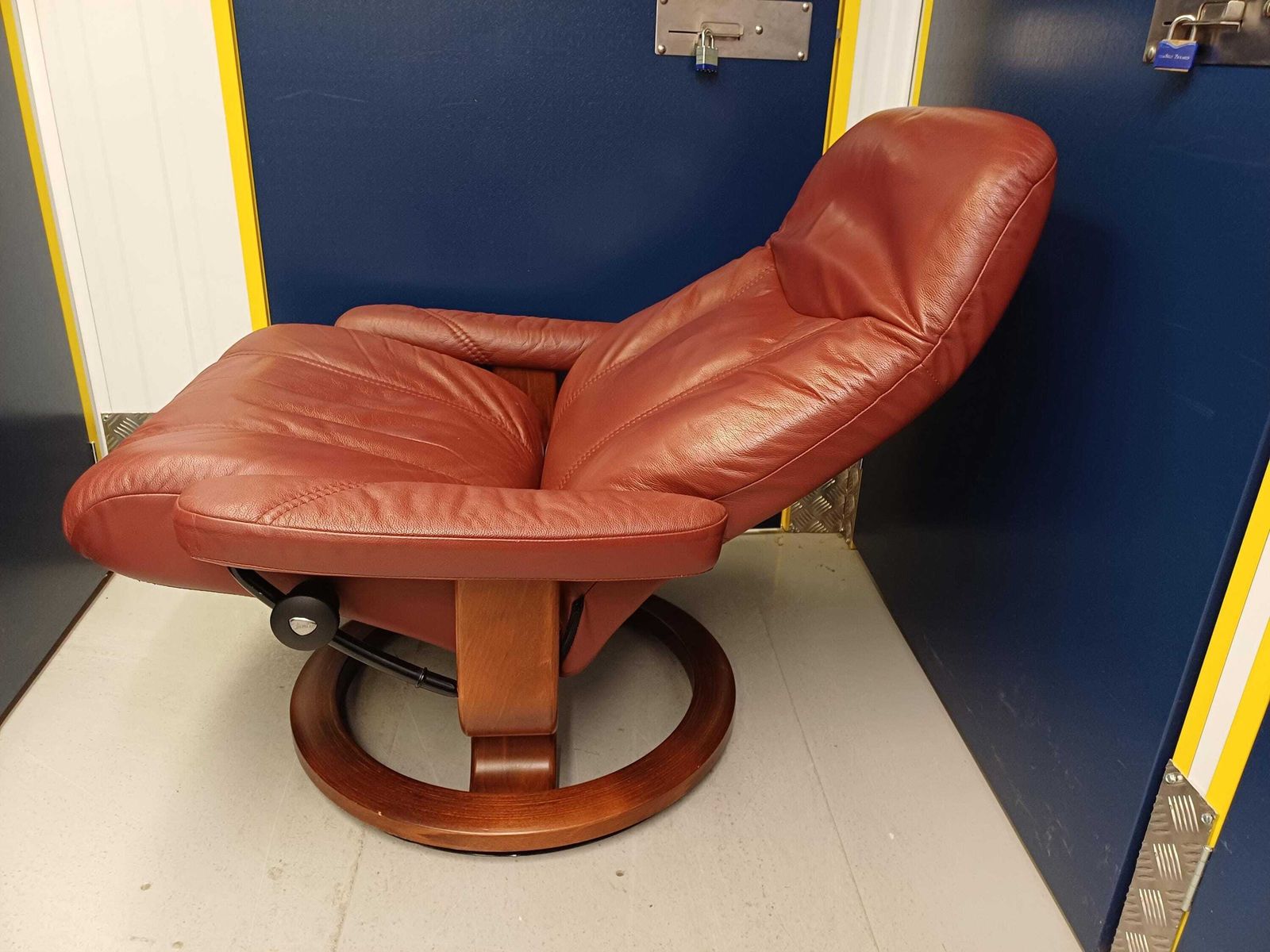 photo furniture Ekornes Stressless Grey Leather Swivel Recliner Armchair & Footstool